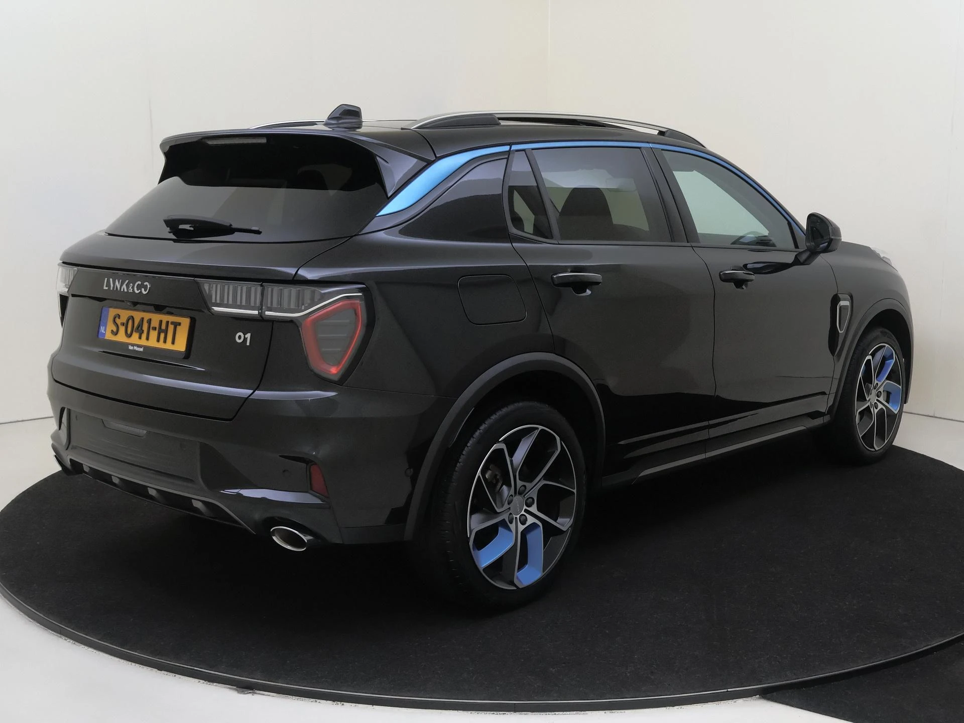 Lynk & Co-01-image-3