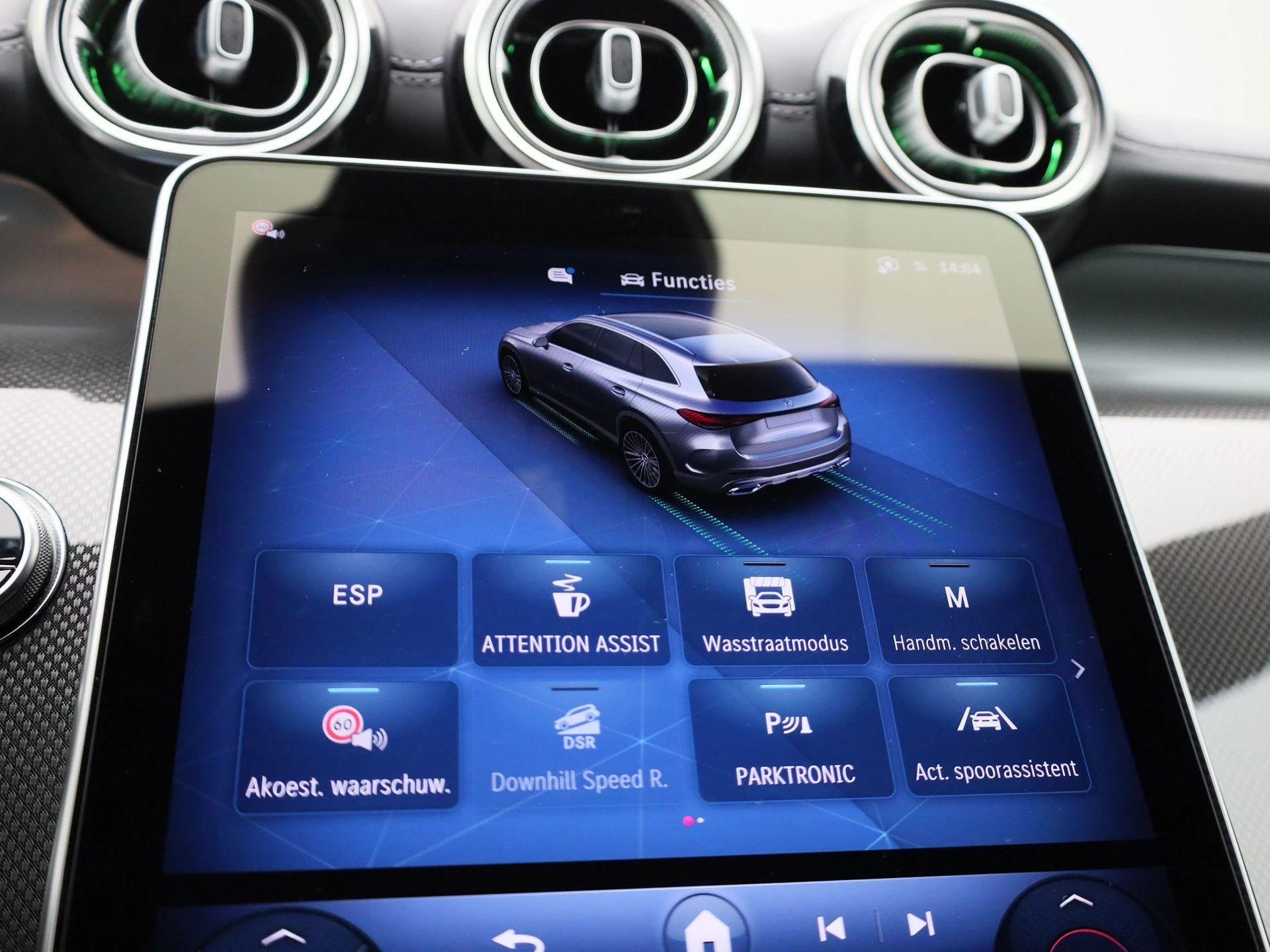 Mercedes-Benz-GLC-image-31
