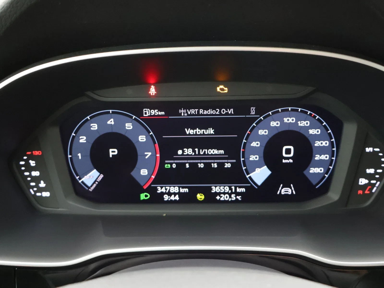 Audi Q3 35TFSI Business Edition Advanced 150PK *AUTOMAAT*VIRTUAL COCKPIT*SHADOW LOOK*TREKHAAK*CRUISE*PDC*APP