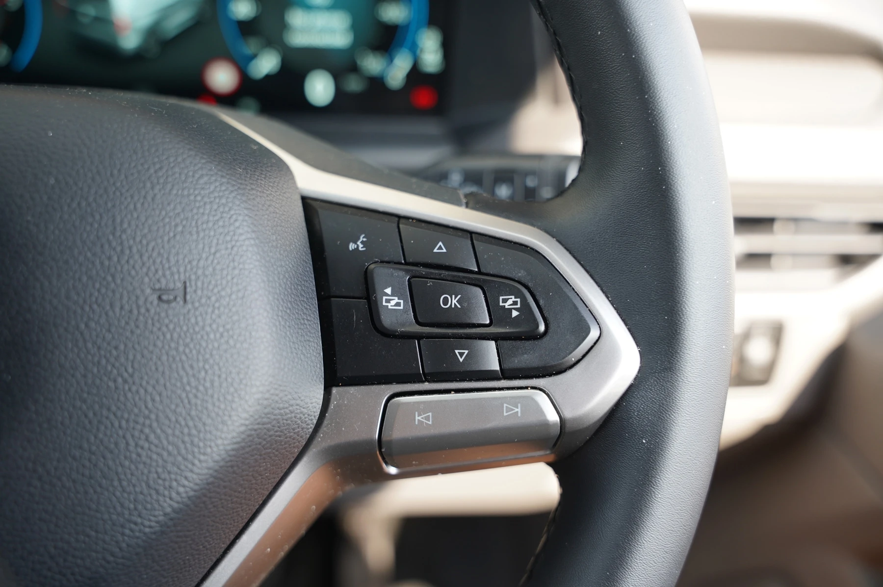 Volkswagen-Transporter-image-16