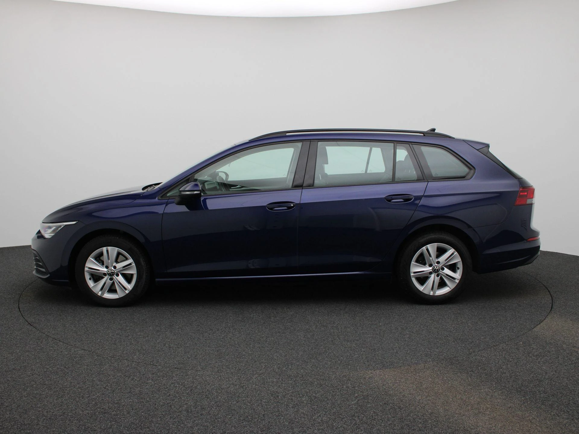 Volkswagen-Golf-image-4