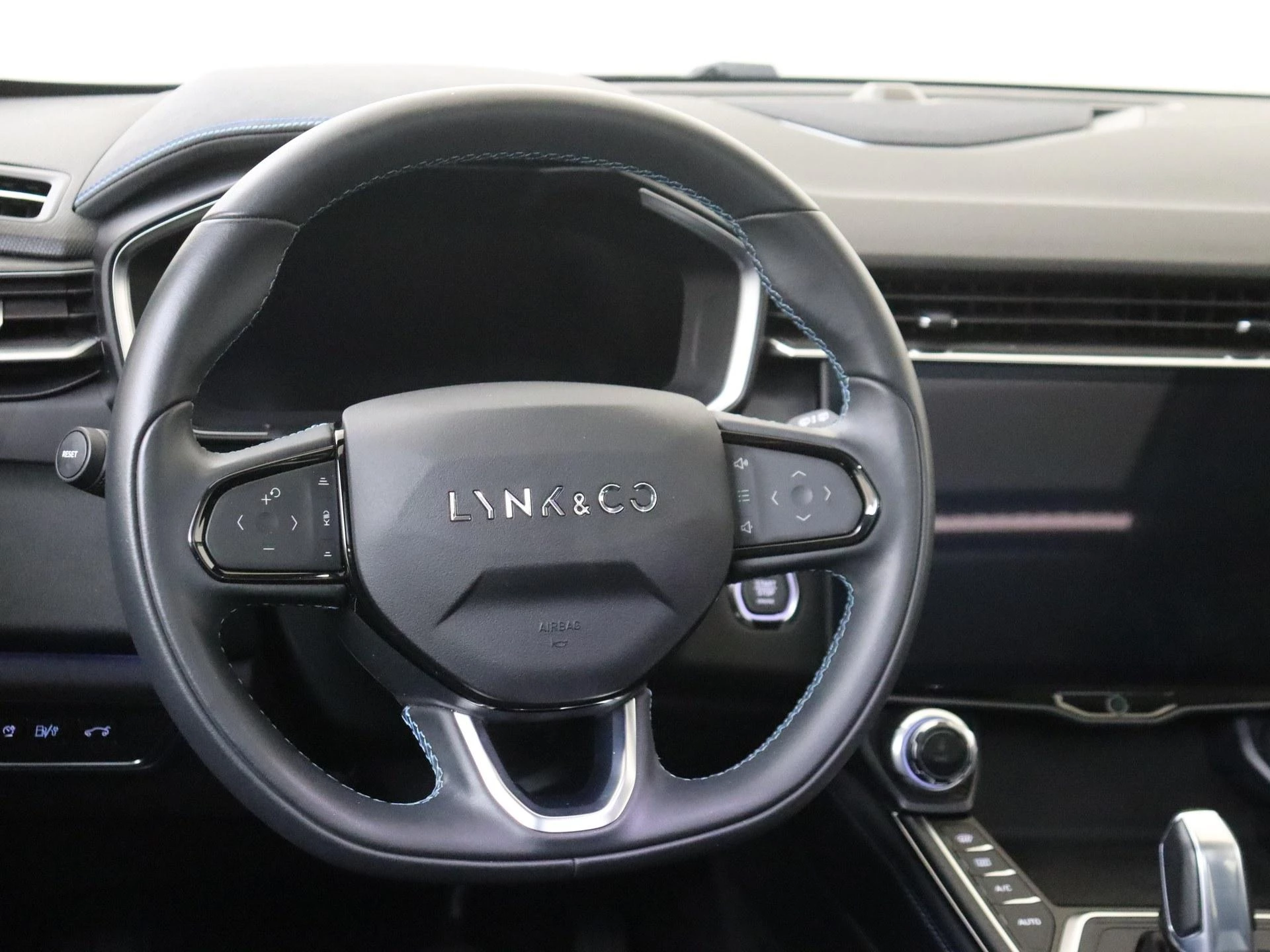 Lynk & Co-01-image-11