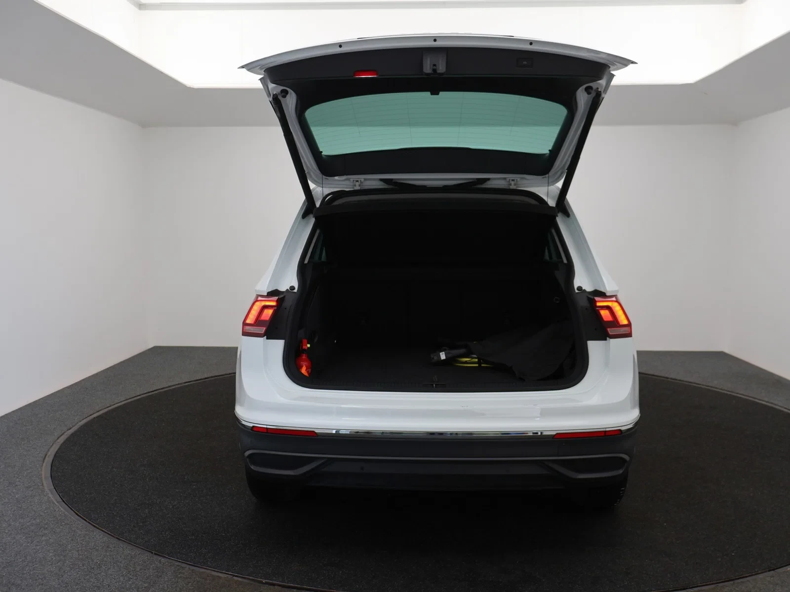 Volkswagen Tiguan eHybrid (PHEV) Tiguan Life 1.4TSI eHybrid 150PK *AUTOMAAT*CAMERA*PDC*VIRTUAL COCKPIT*NAVI*APP-CONNECT*...*