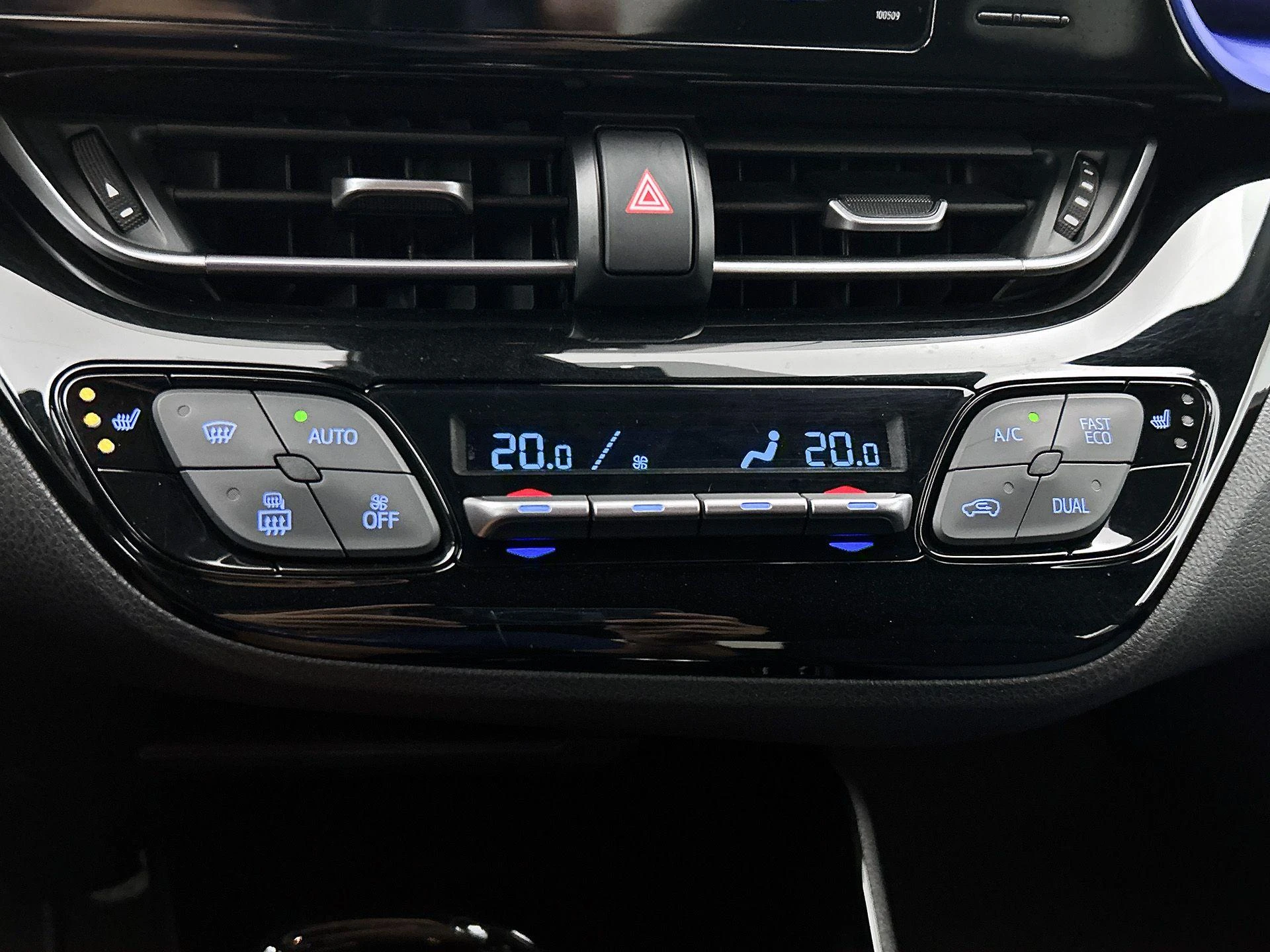 Toyota-C-HR-image-23