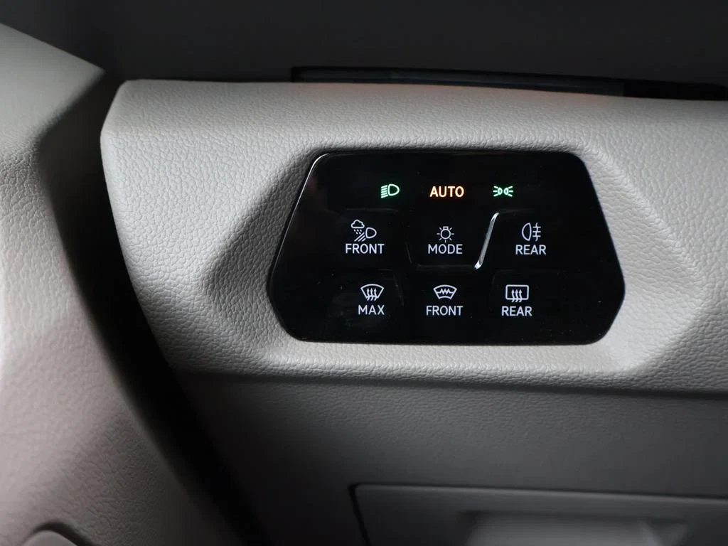 Volkswagen-Multivan-image-29