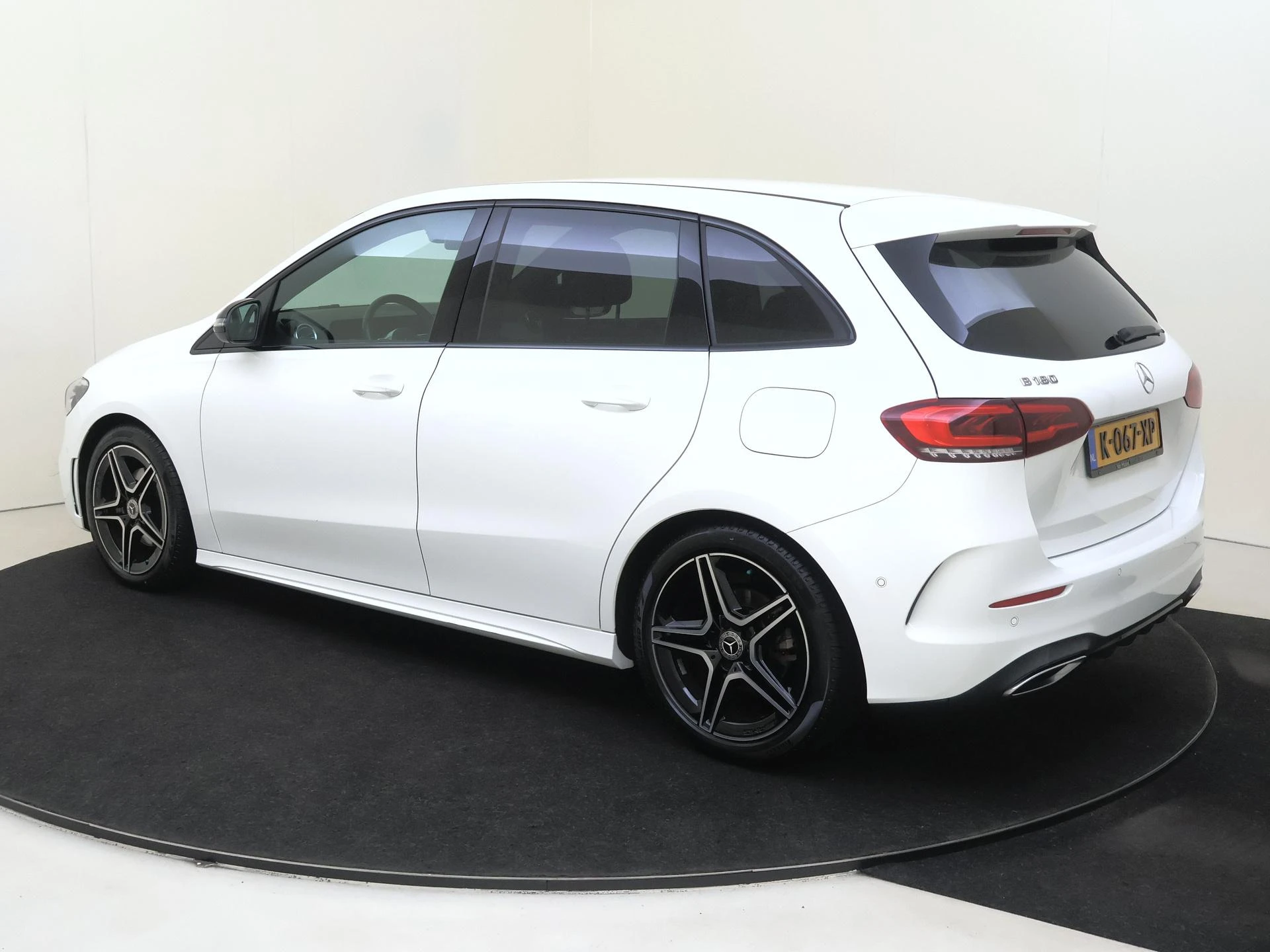 Mercedes-Benz-B-Klasse-image-2