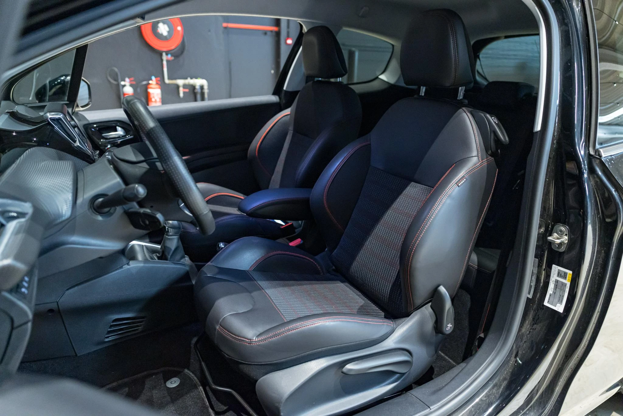 Peugeot-208-image-12