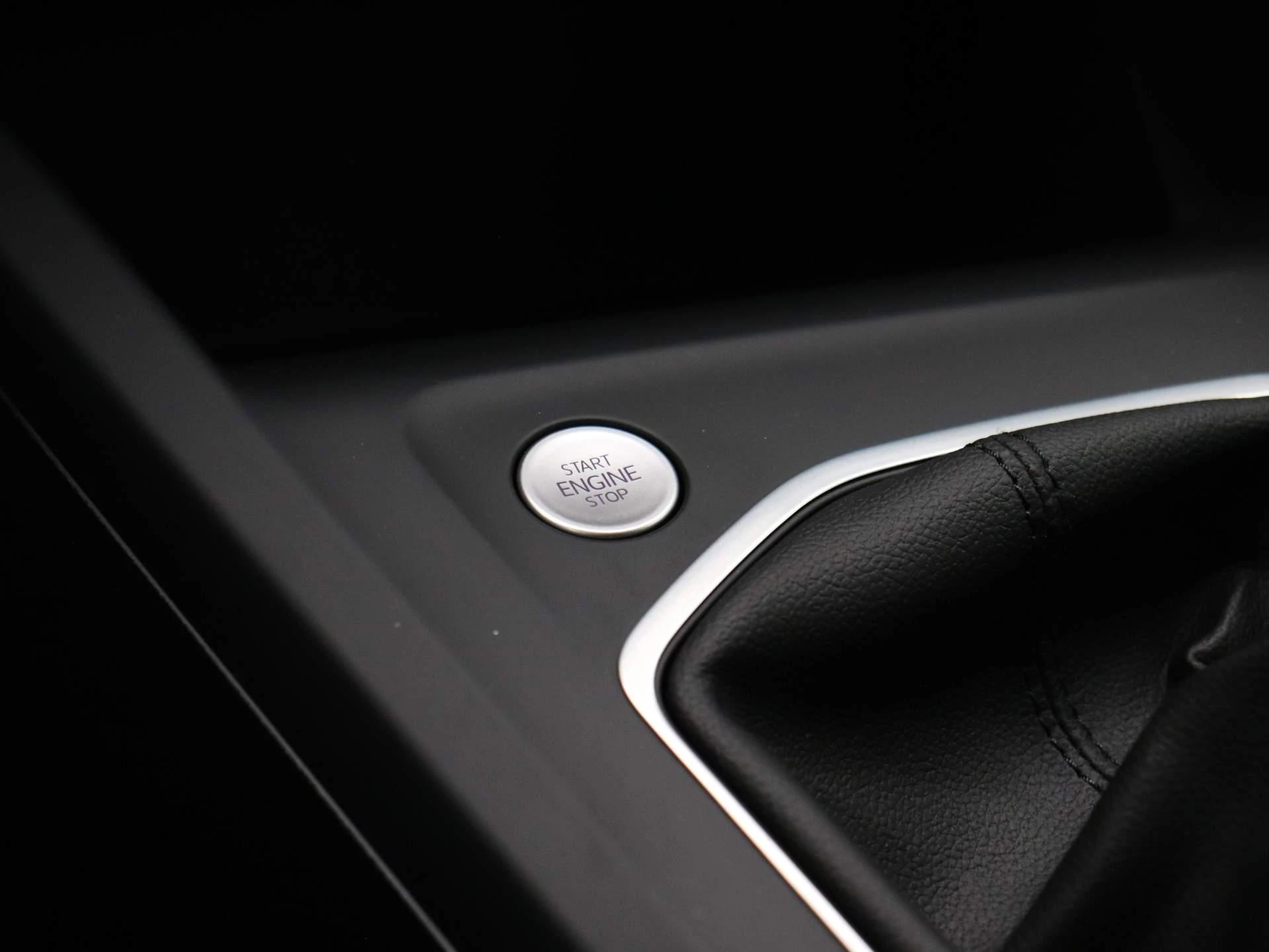 Volkswagen-Golf-image-21