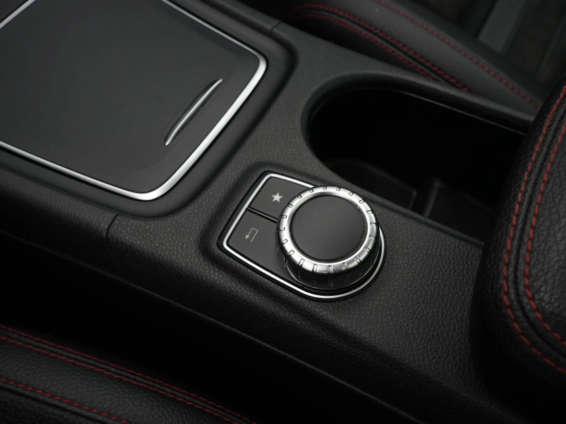 Mercedes-Benz GLA 180 Premium Plus