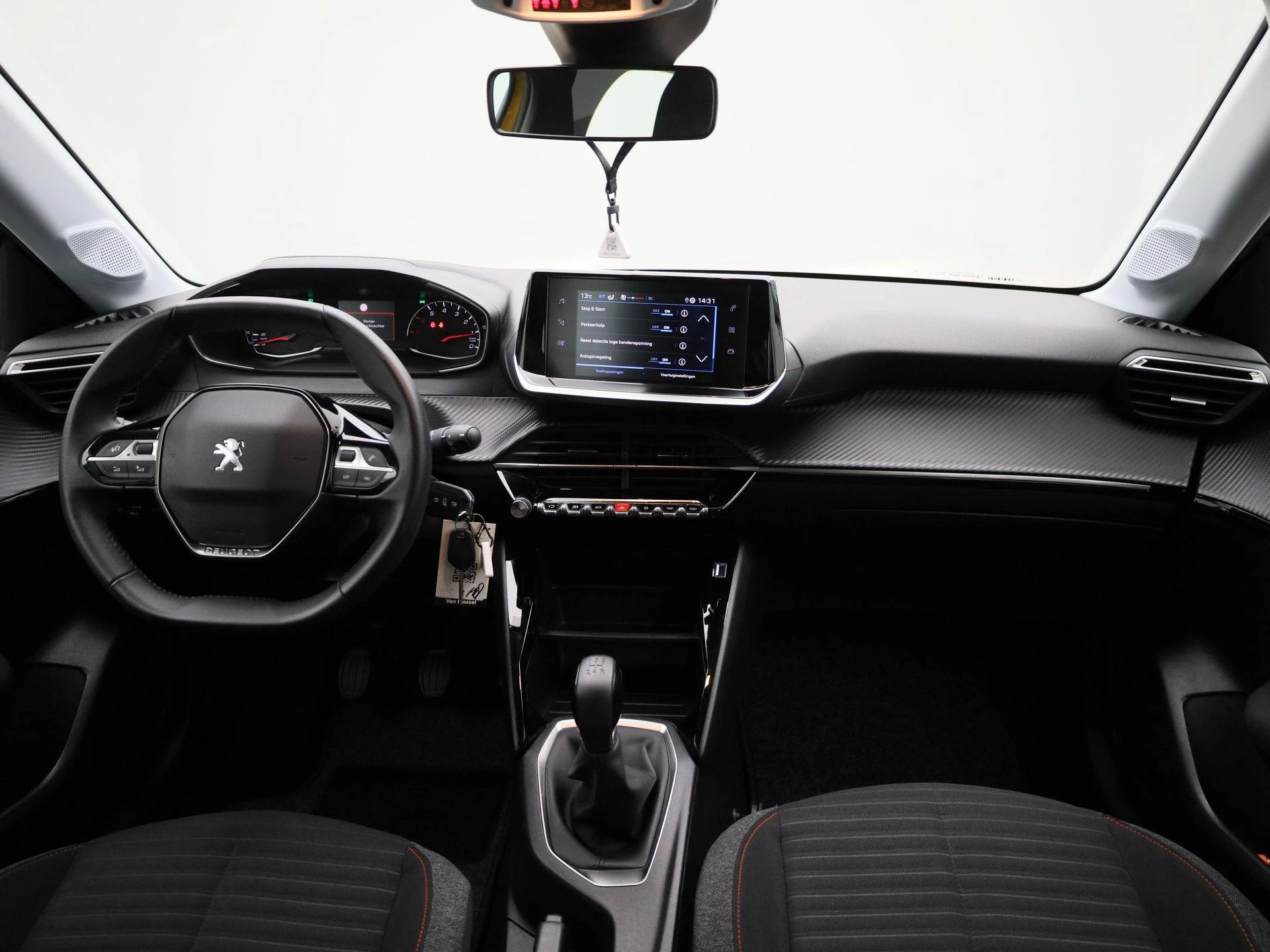 Peugeot-208-image-32