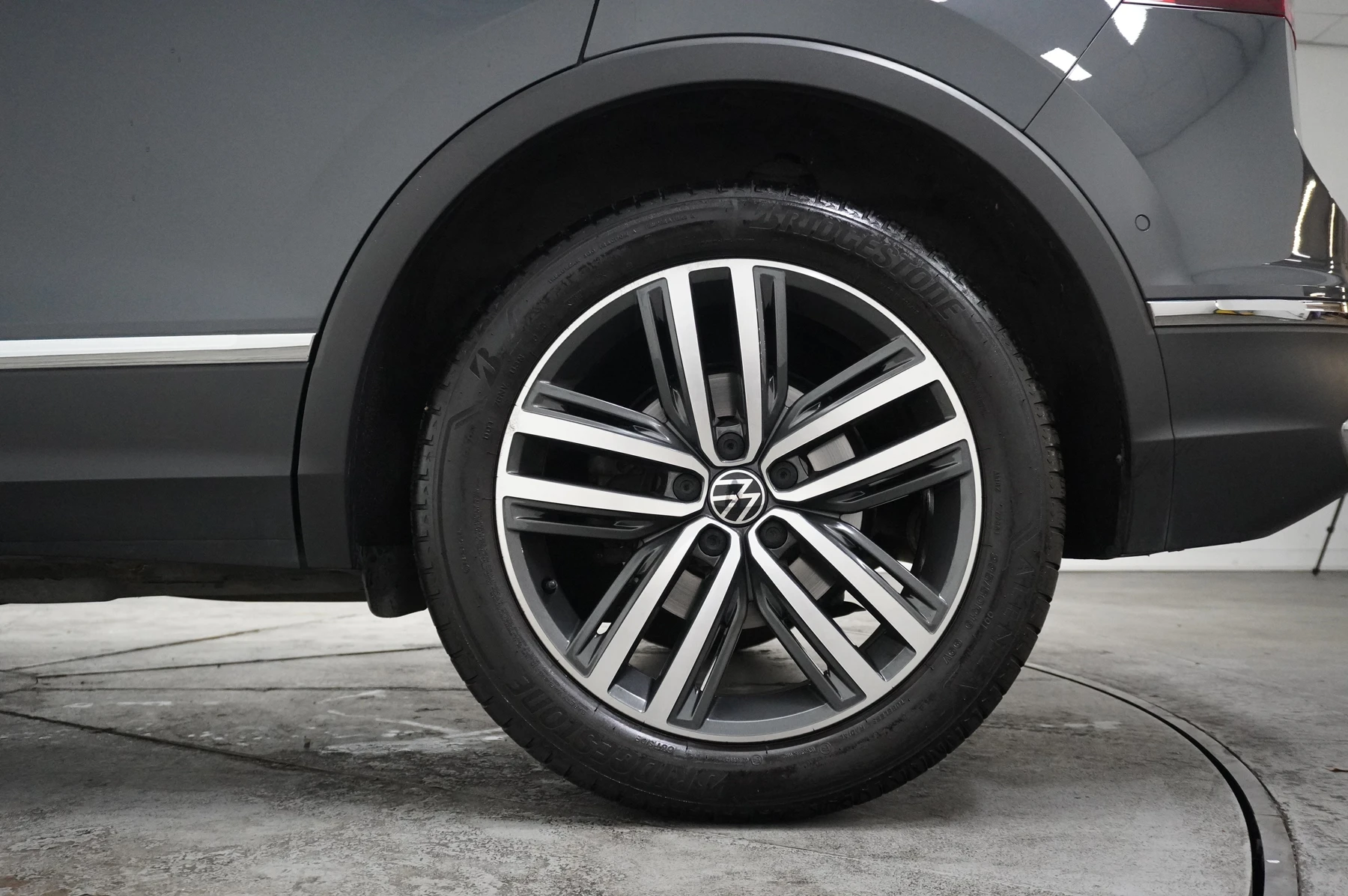 Volkswagen-Tiguan-image-20