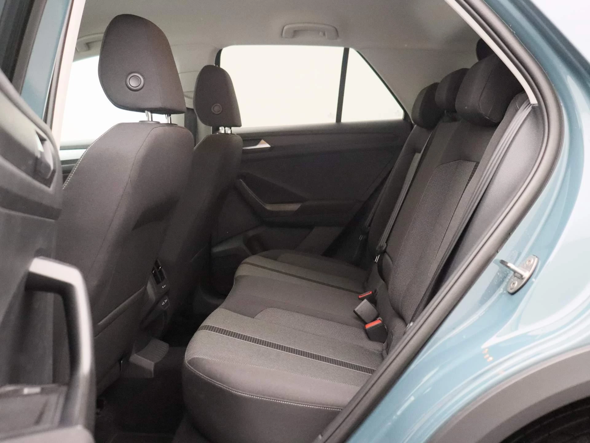 Volkswagen-T-Roc-image-11