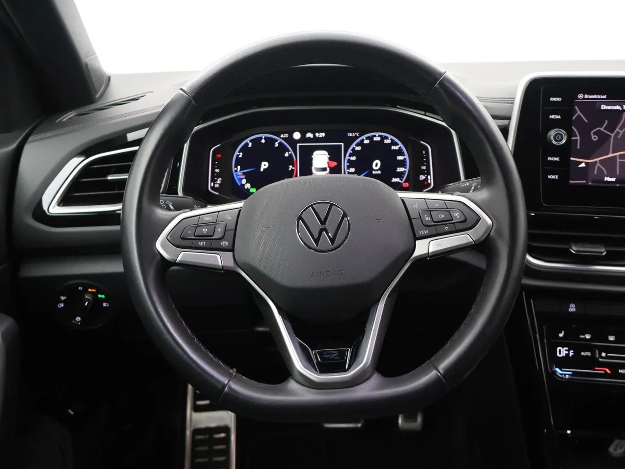 Volkswagen-T-Roc-image-10