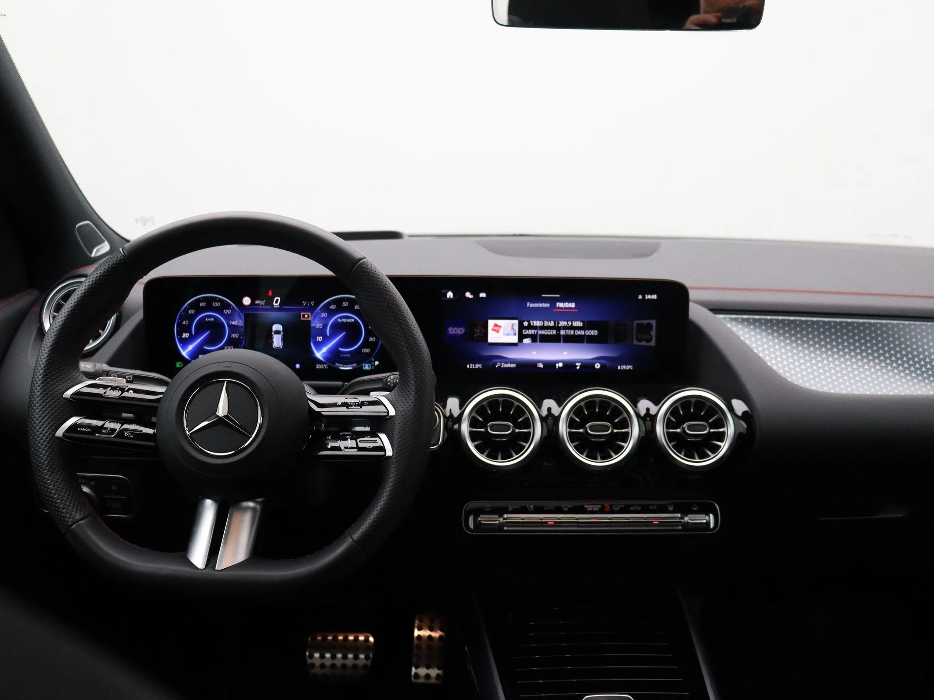 Mercedes-Benz EQA 250+ Star Edition + PANO + TREKHAAK + BURMESTER + HEAD UP +