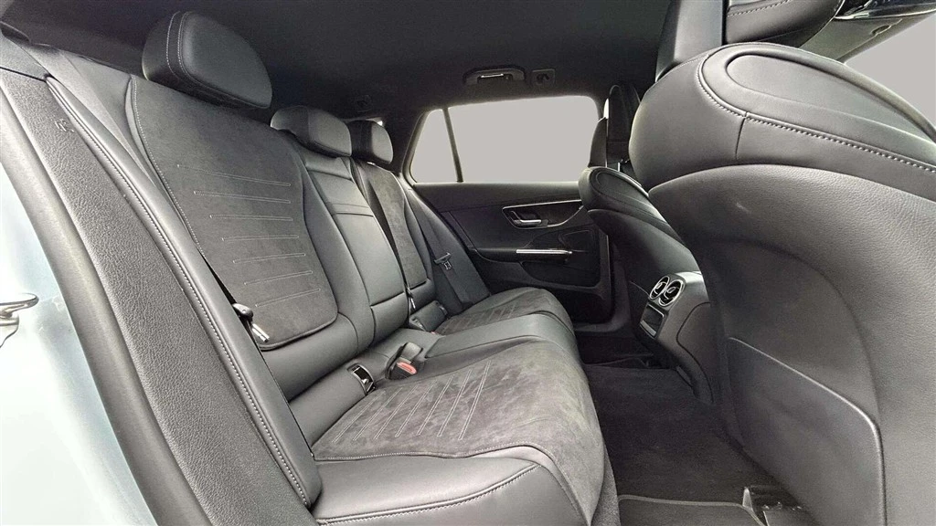 Mercedes-Benz-C-Klasse-image-23