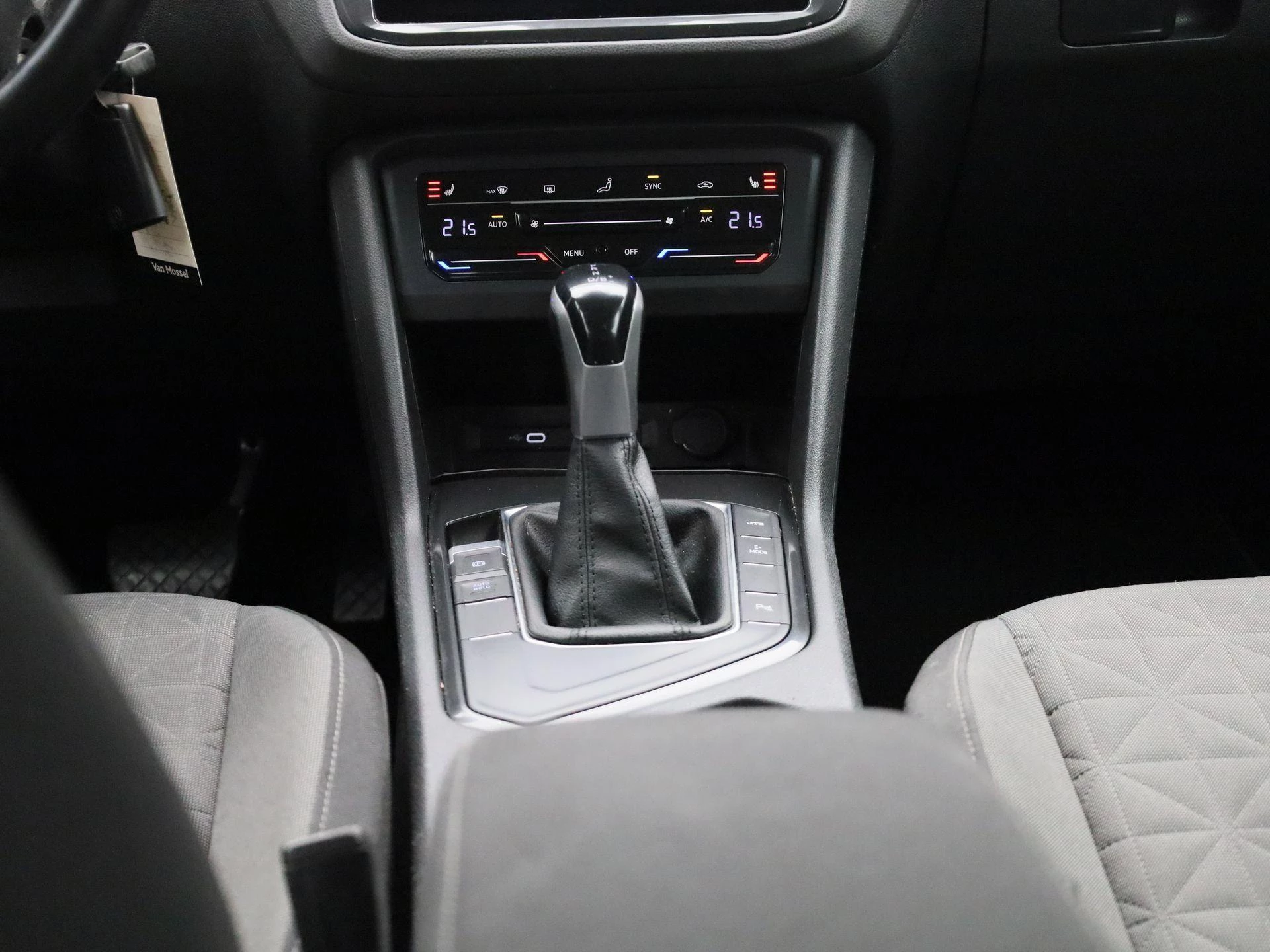 Volkswagen-Tiguan-image-9