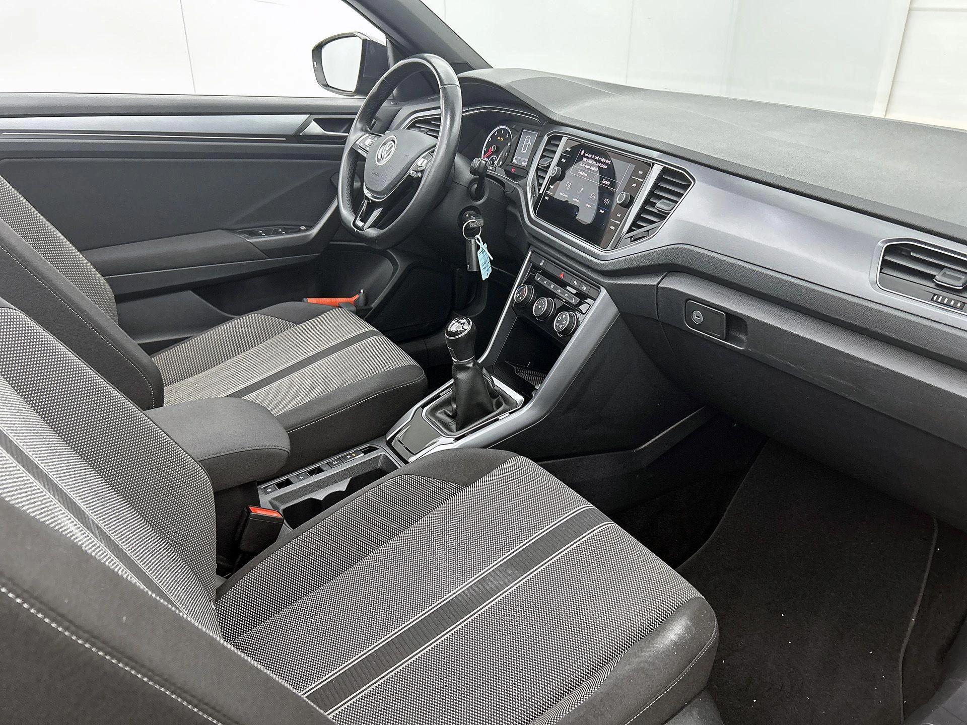 Volkswagen-T-Roc-image-21
