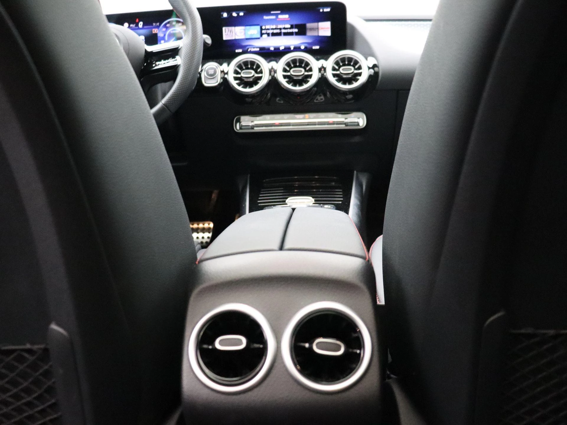 Mercedes-Benz EQA 250+ Star Edition + BURMESTER + PANO DAK + HEAD UP + CARPLAY +