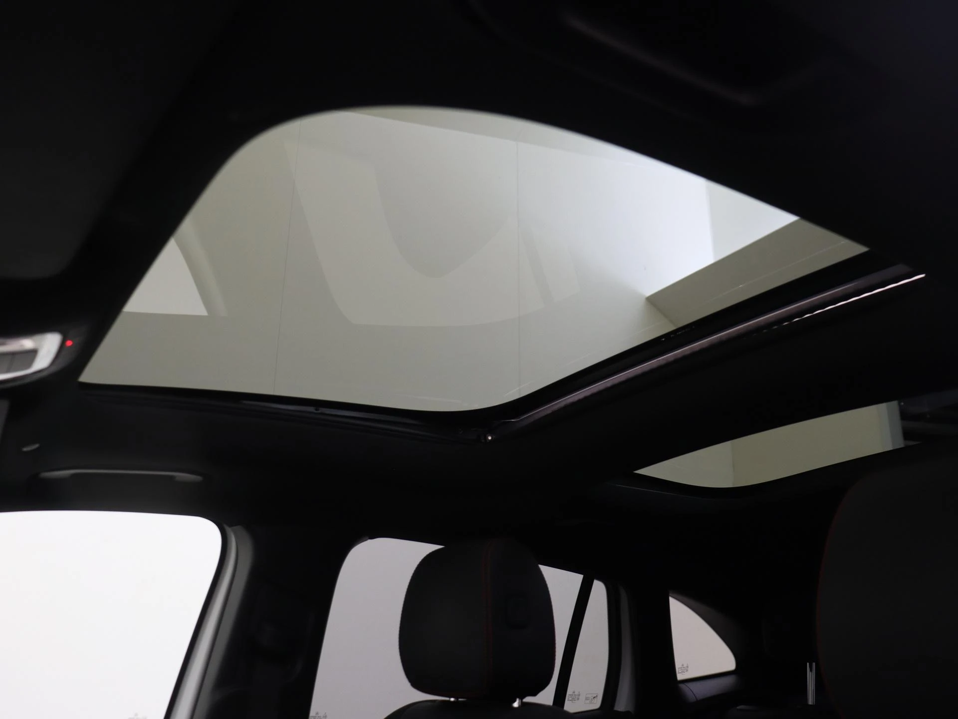 Mercedes-Benz-EQA-image-27