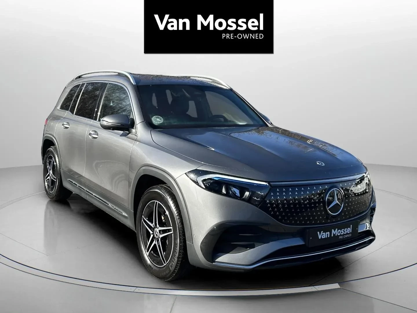 Mercedes-Benz-EQB-image-8