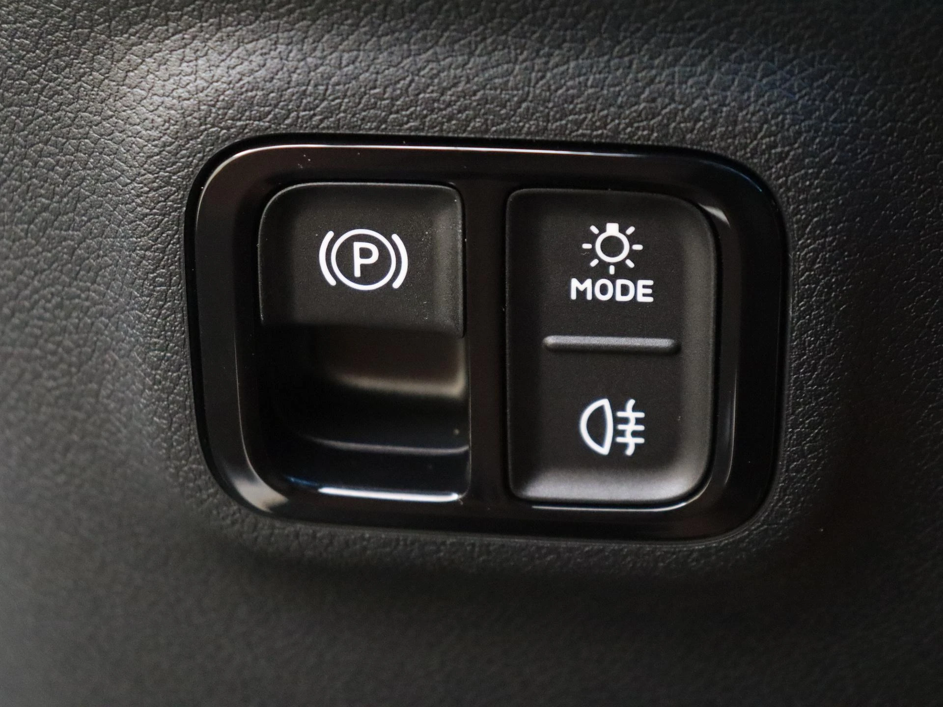 Mercedes-Benz-CLA-image-22