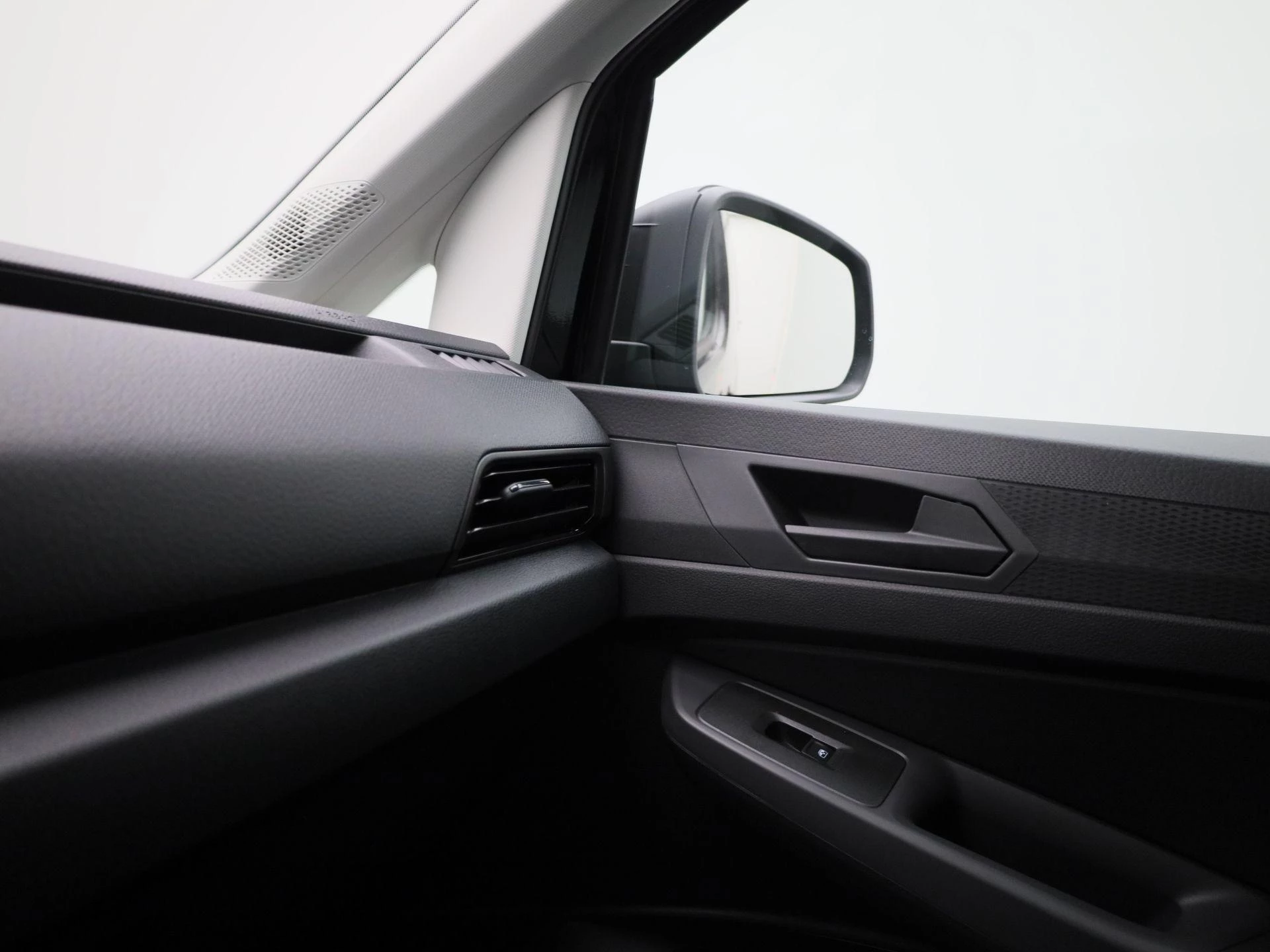 Volkswagen-Caddy-image-23