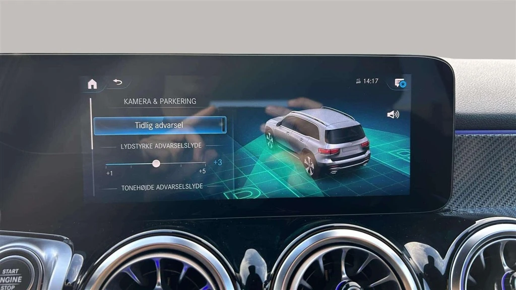 Mercedes-Benz-GLB-image-19