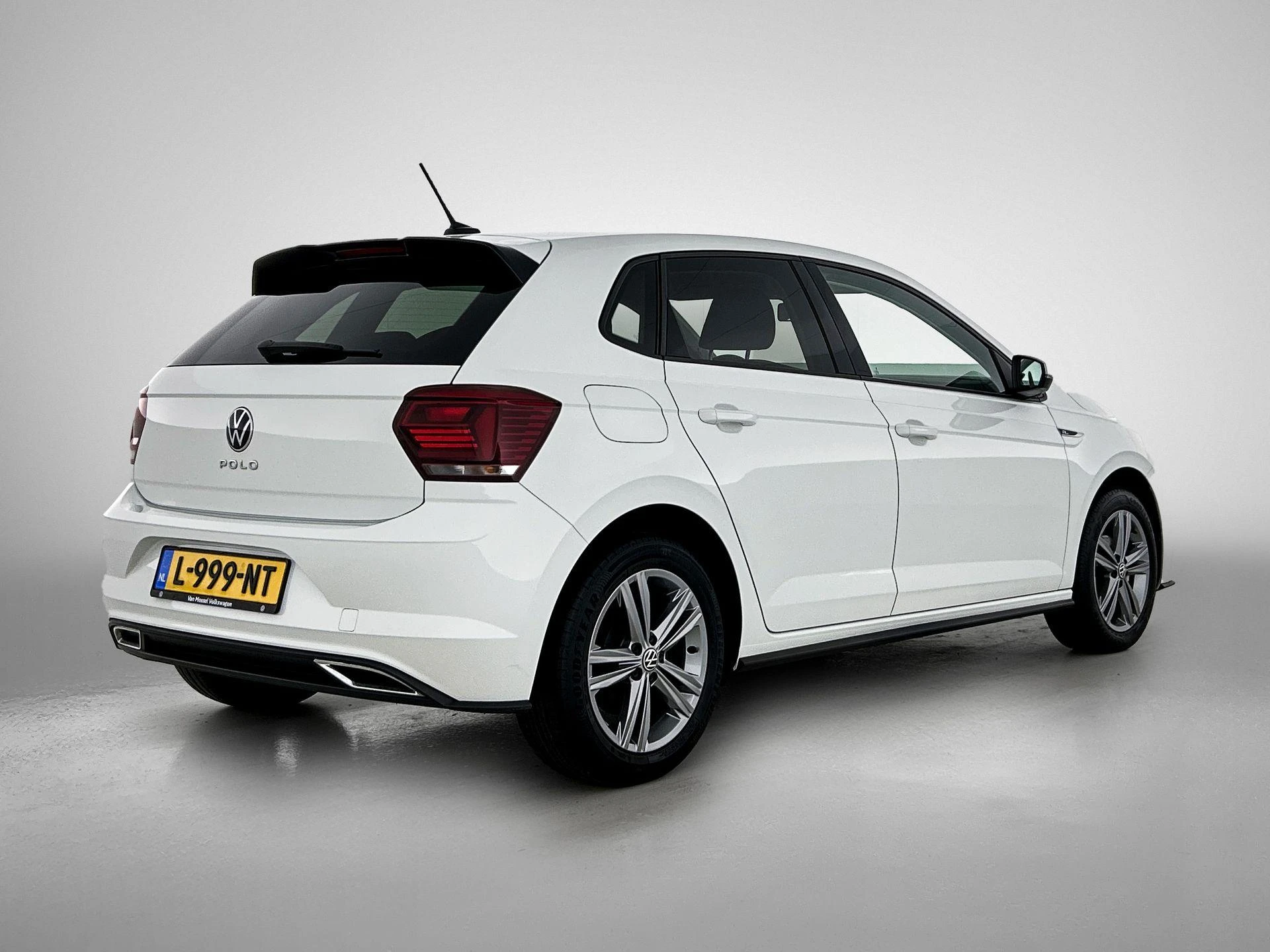 Volkswagen-Polo-image-3