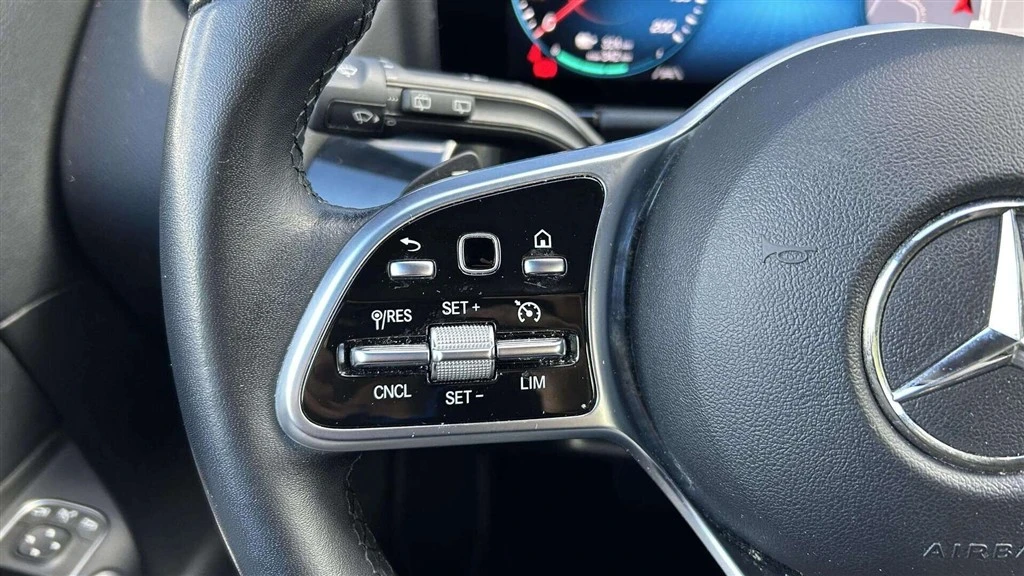 Mercedes-Benz-EQA-image-11