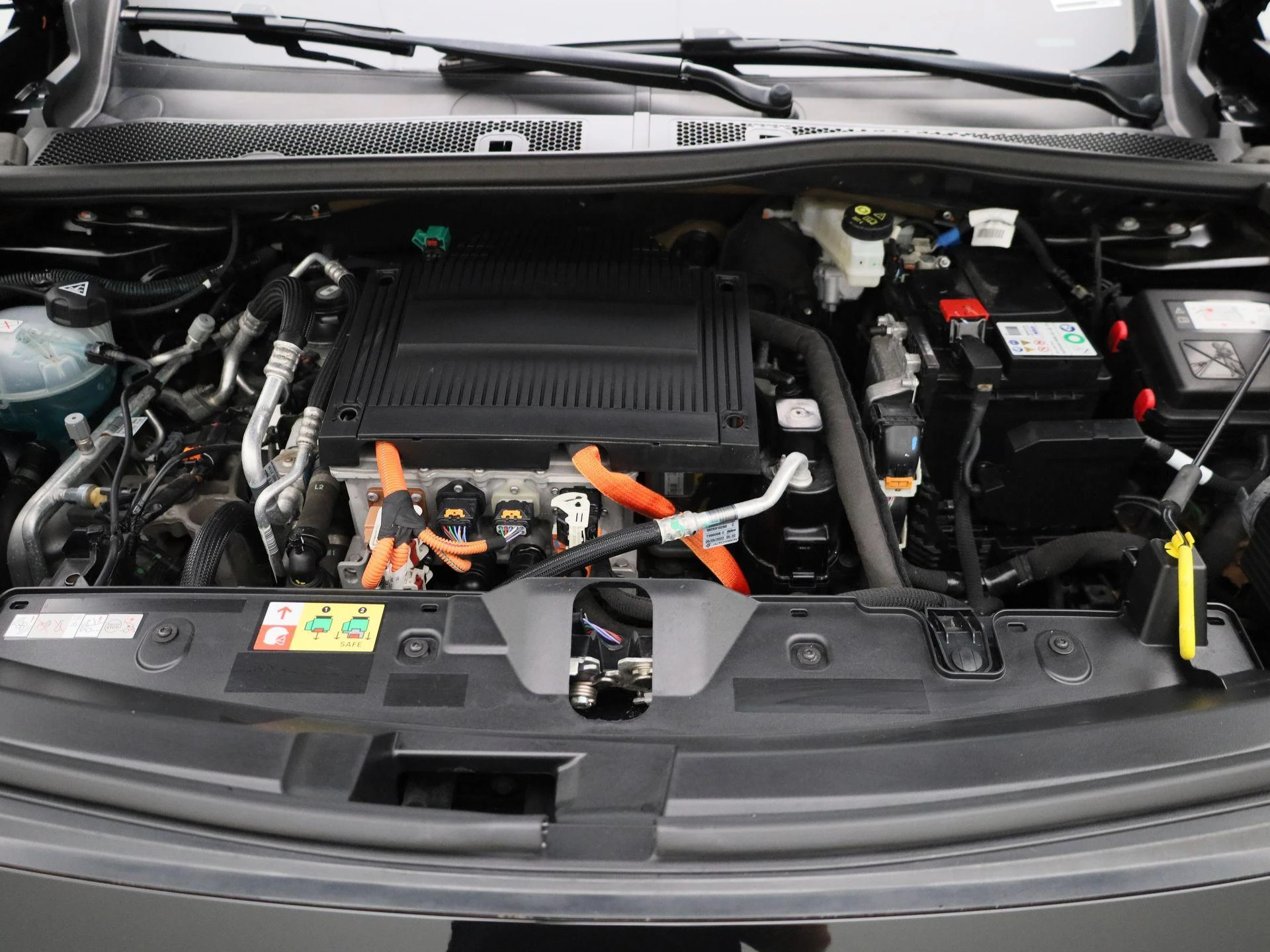 Peugeot e-2008 EV Active 50 kWh