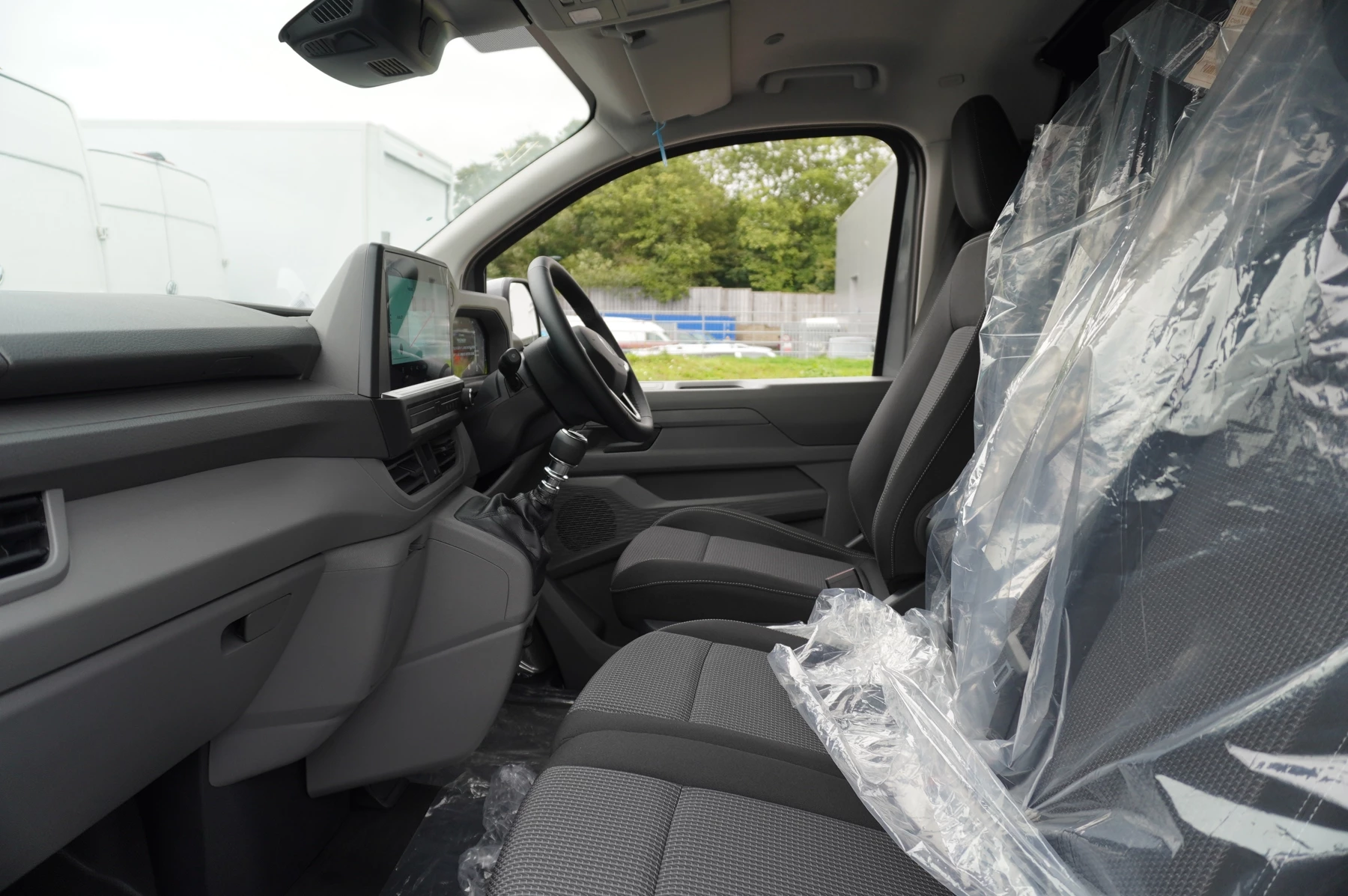 Volkswagen-Transporter-image-21