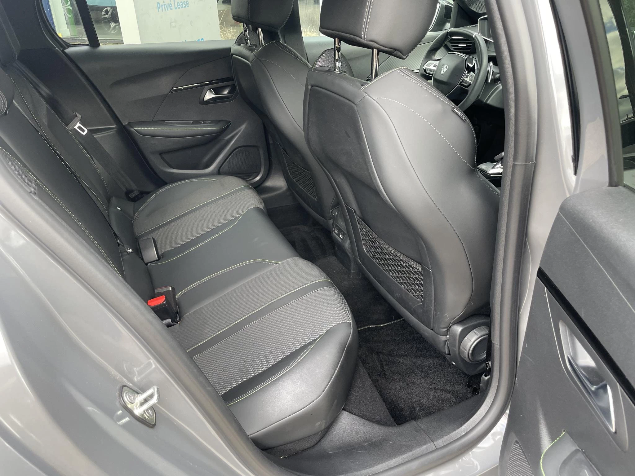 Peugeot-208-image-12