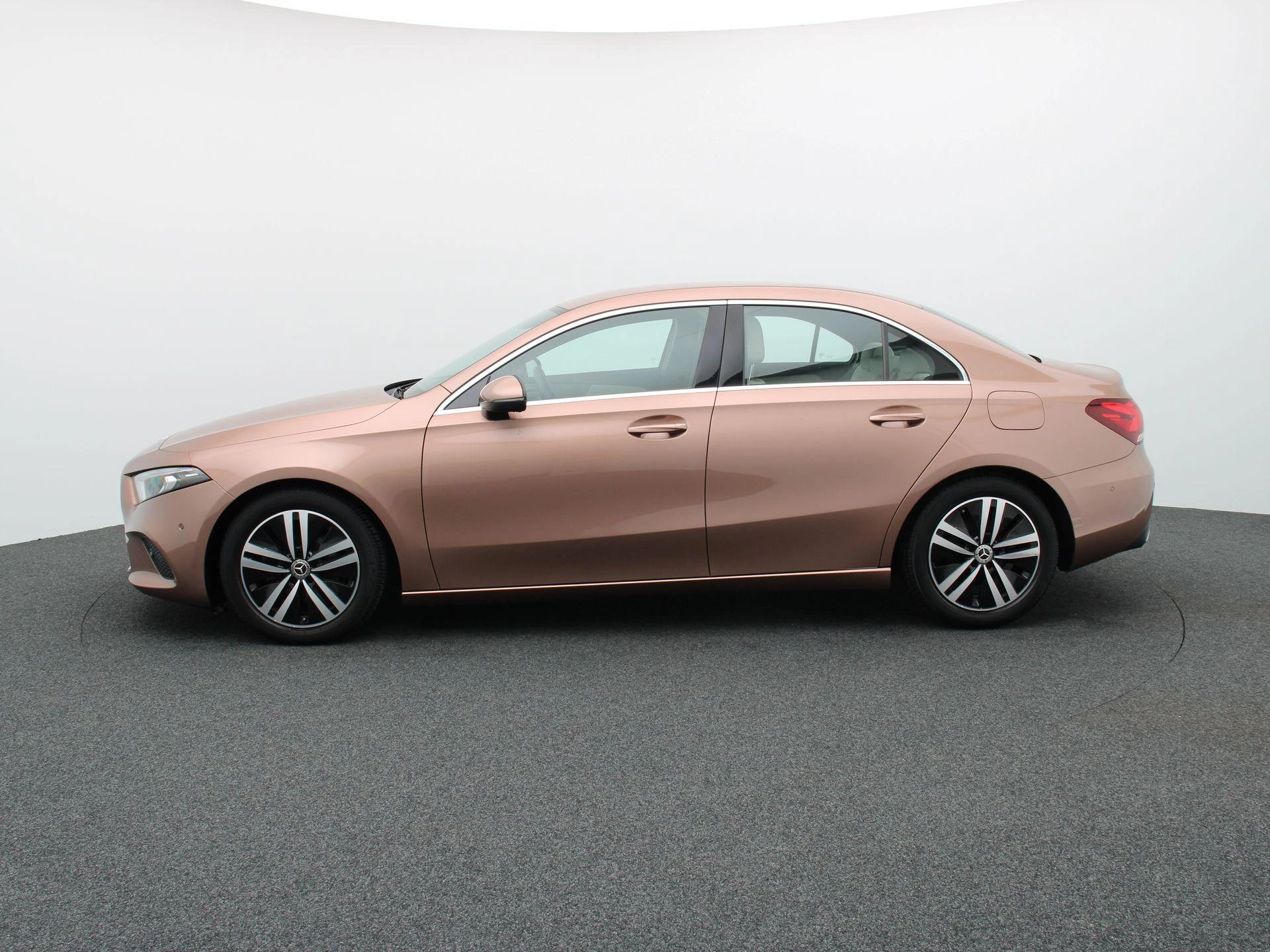 Mercedes-Benz Classe A 180 Business Line + LEDER + SENSOREN + CAMERA +