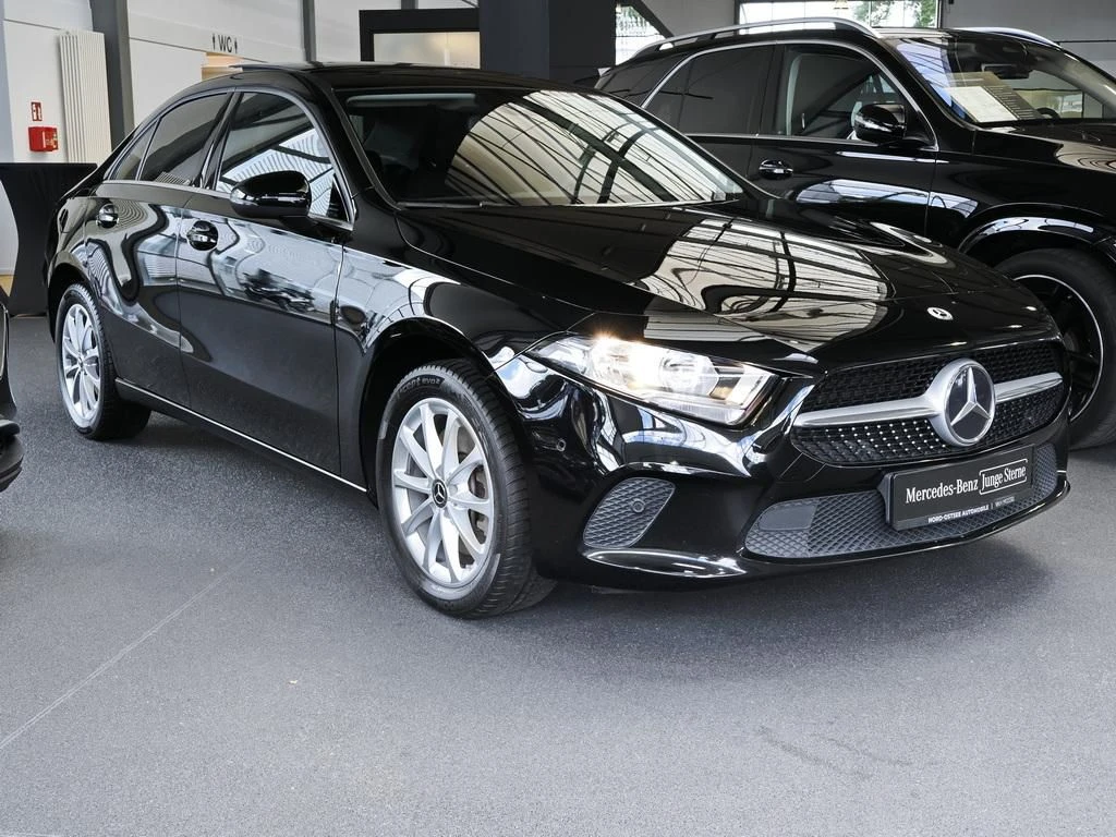 Mercedes-Benz-A-Klasse 250 e-image-4
