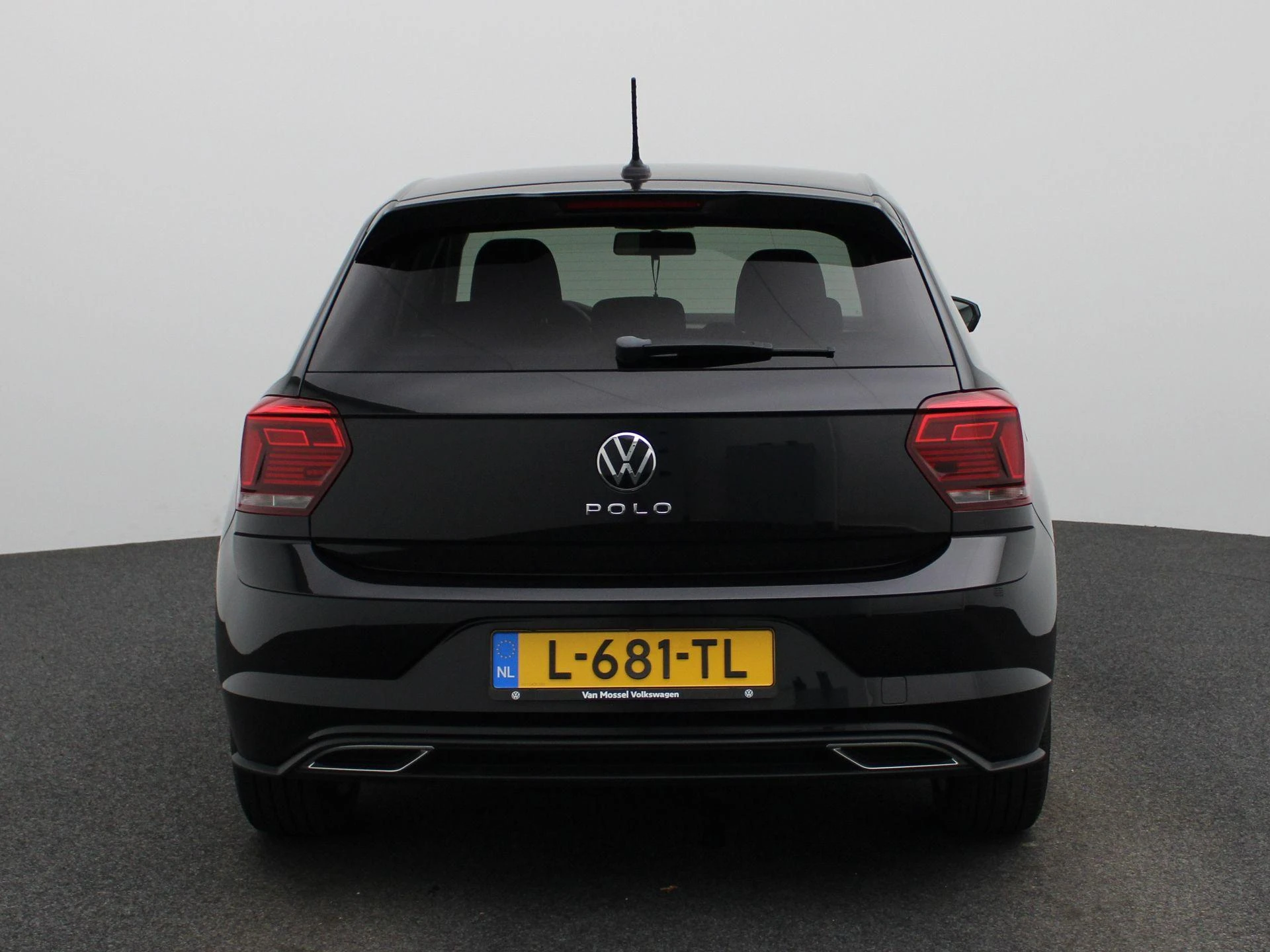 Volkswagen-Polo-image-4
