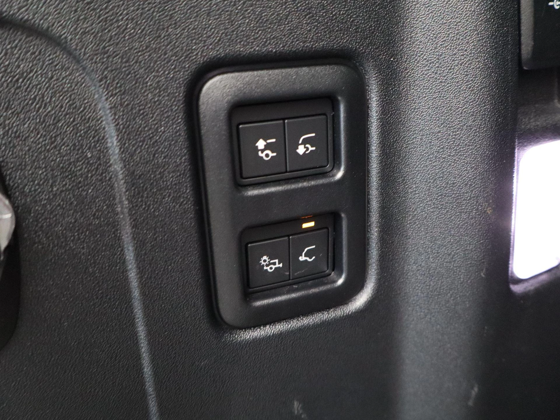 Land Rover-Defender-image-15