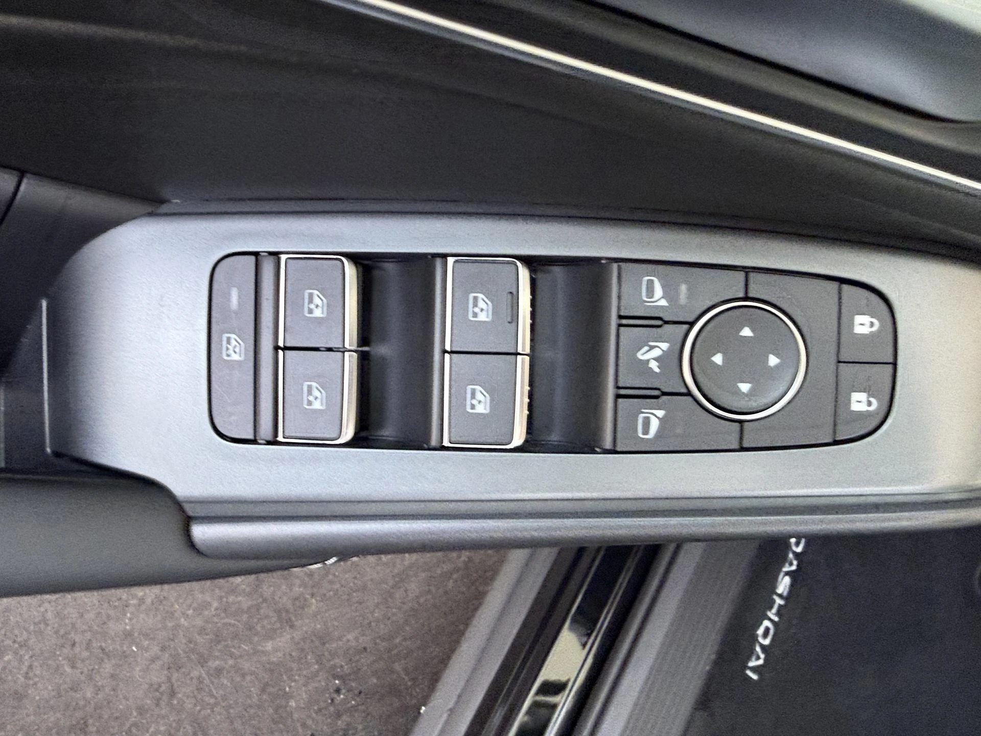 Nissan-QASHQAI-image-27
