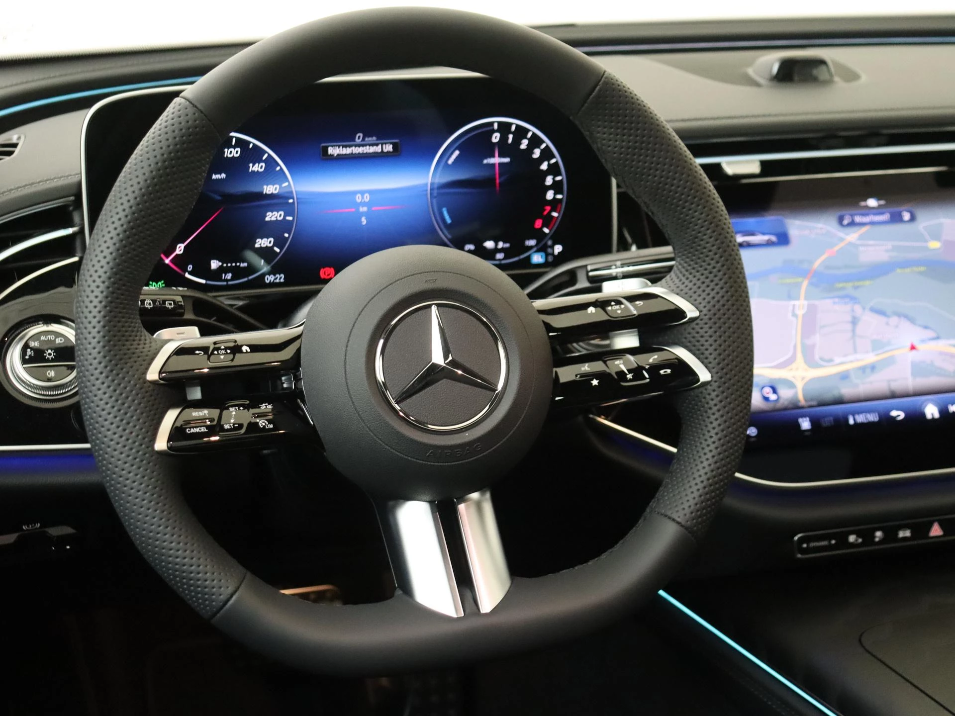 Mercedes-Benz-E-Klasse-image-11