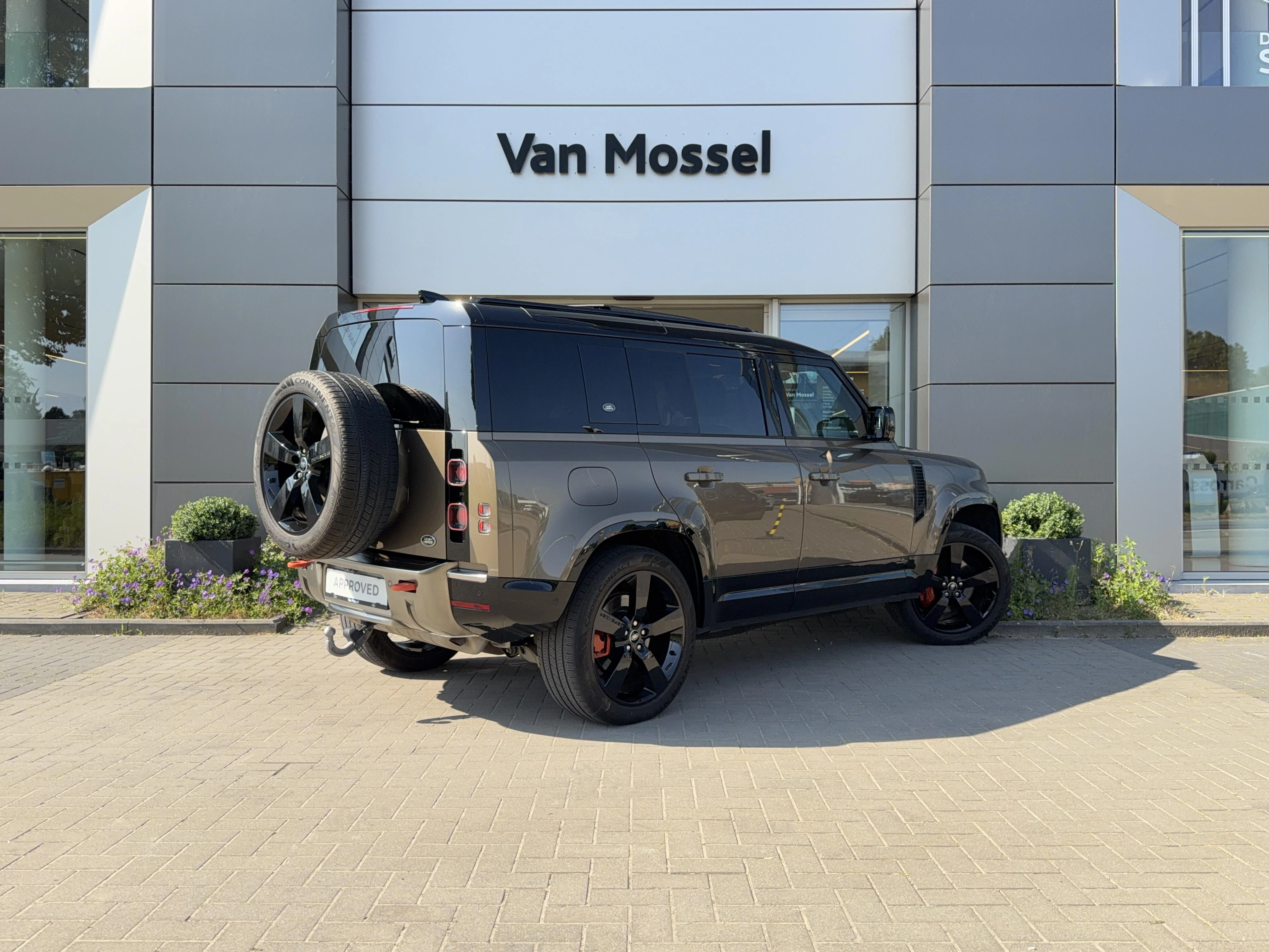 Land Rover Defender 110 P400e X AWD Auto