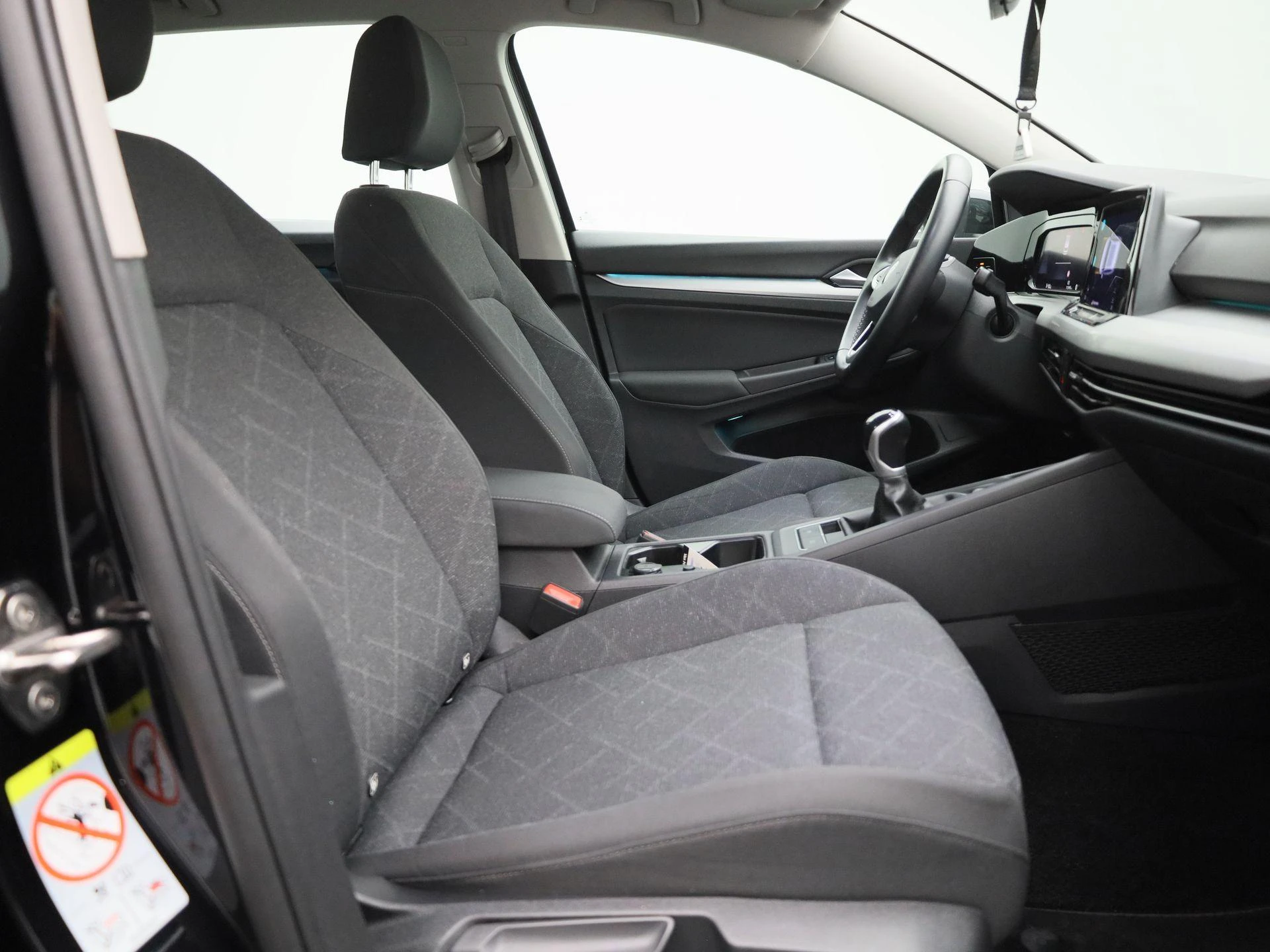 Volkswagen-Golf-image-32