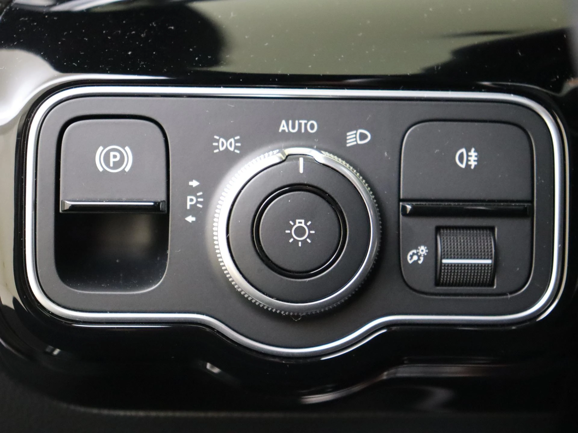 Mercedes-Benz-CLA-image-24
