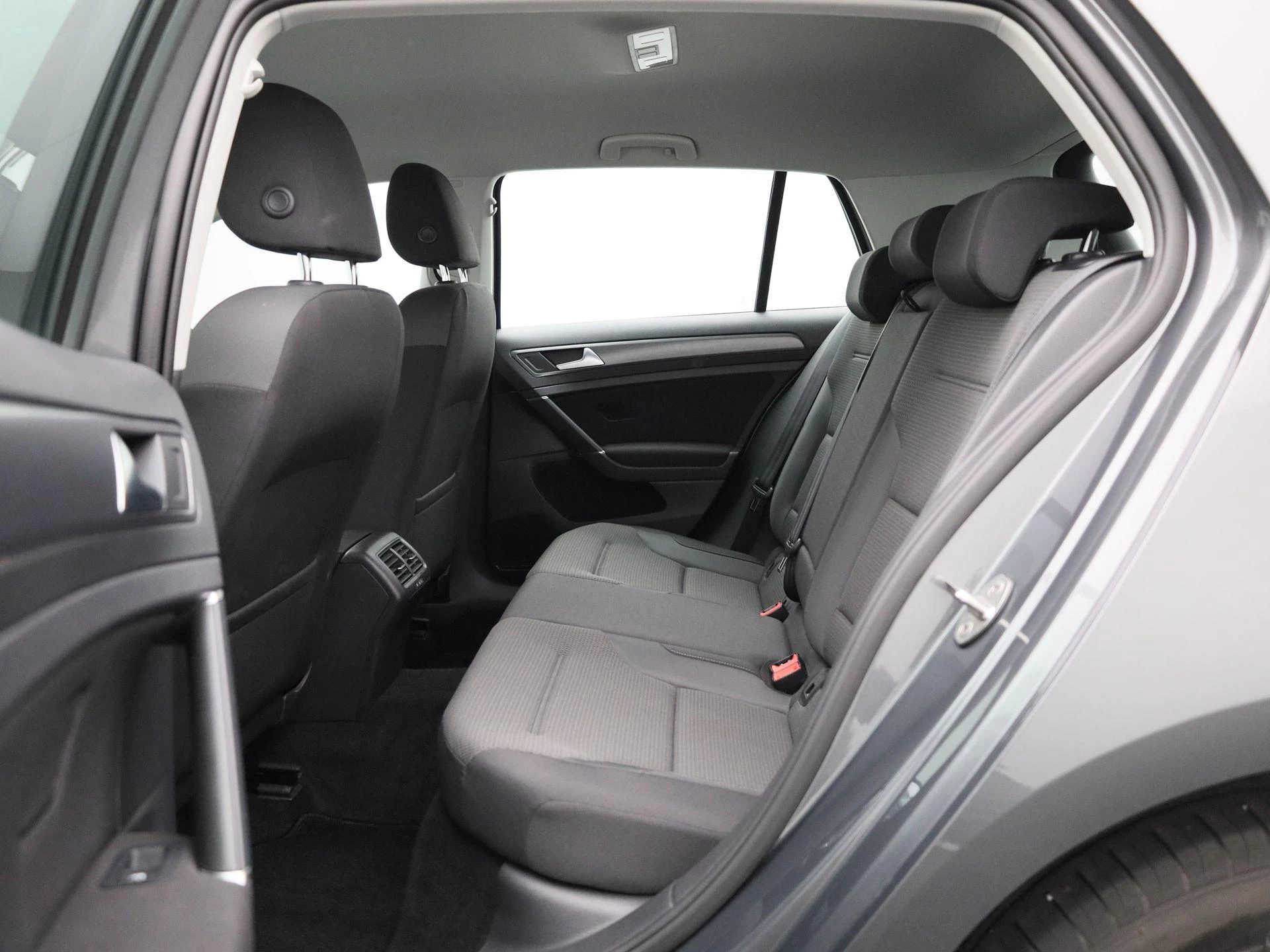 Volkswagen-Golf-image-13