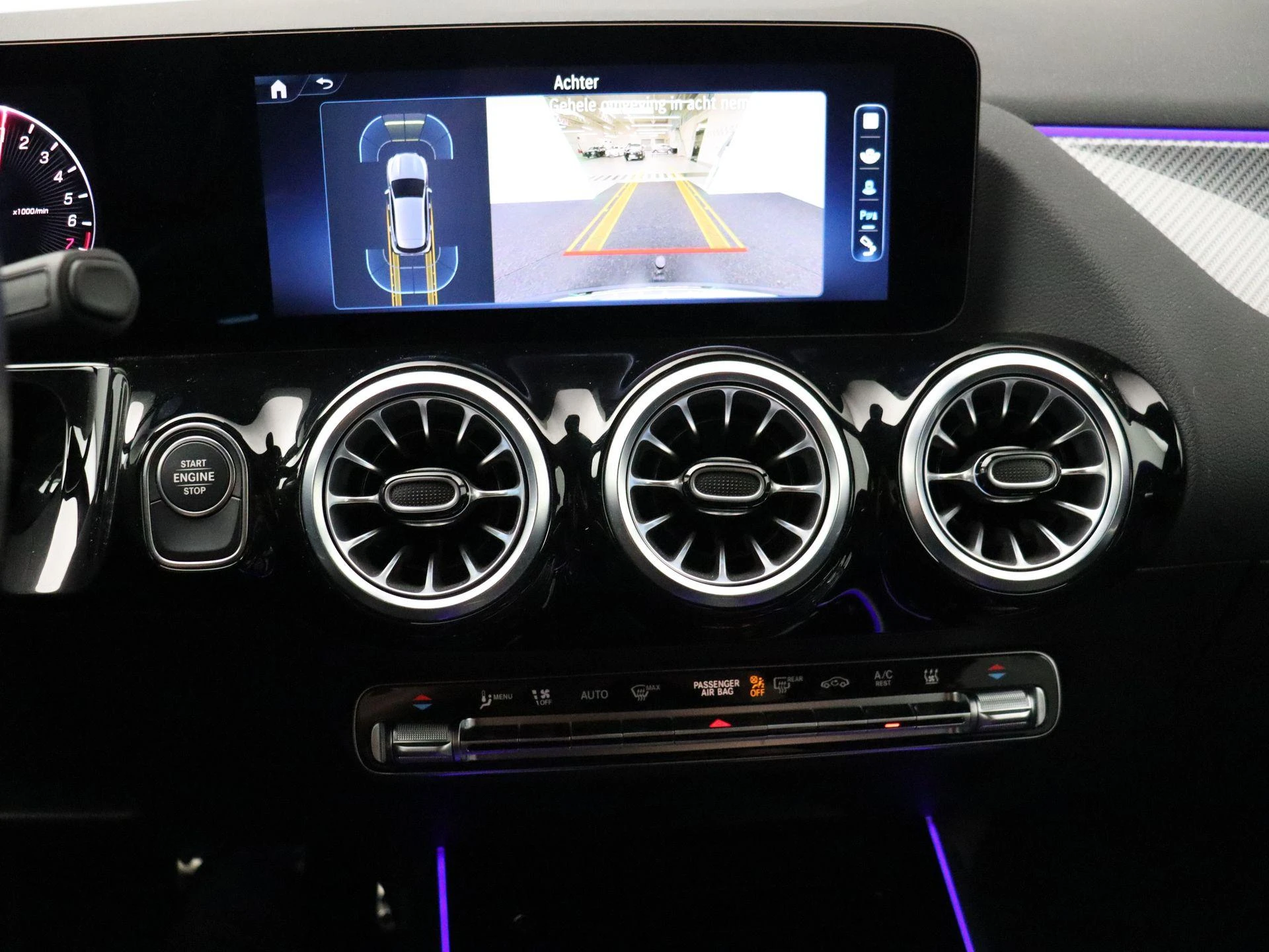 Mercedes-Benz-GLA-image-15