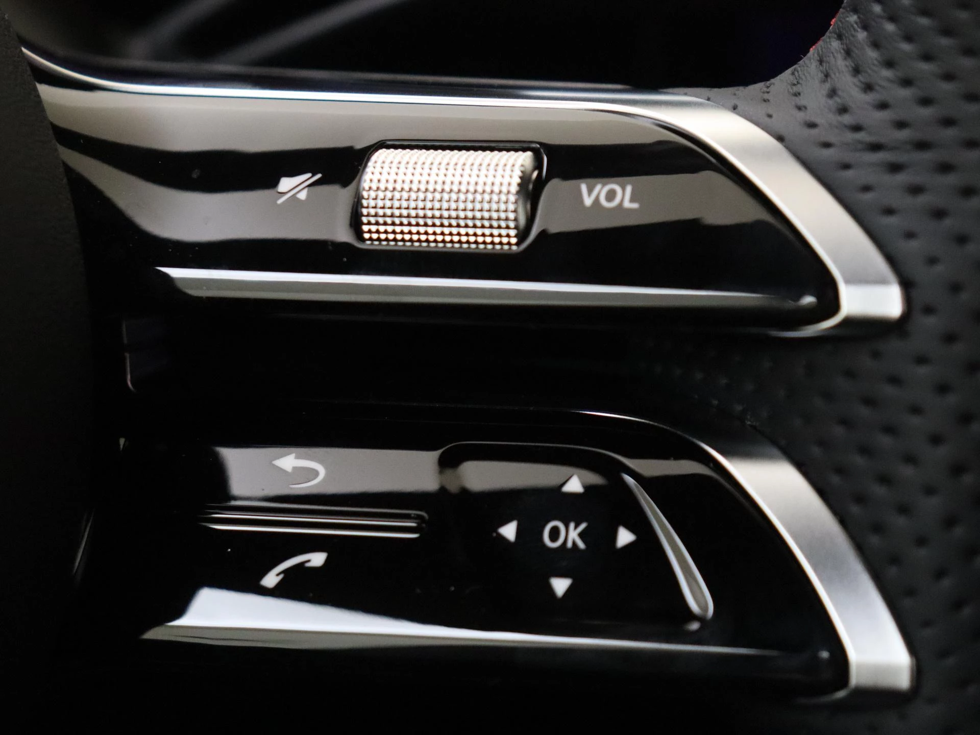 Mercedes-Benz-CLA-image-21