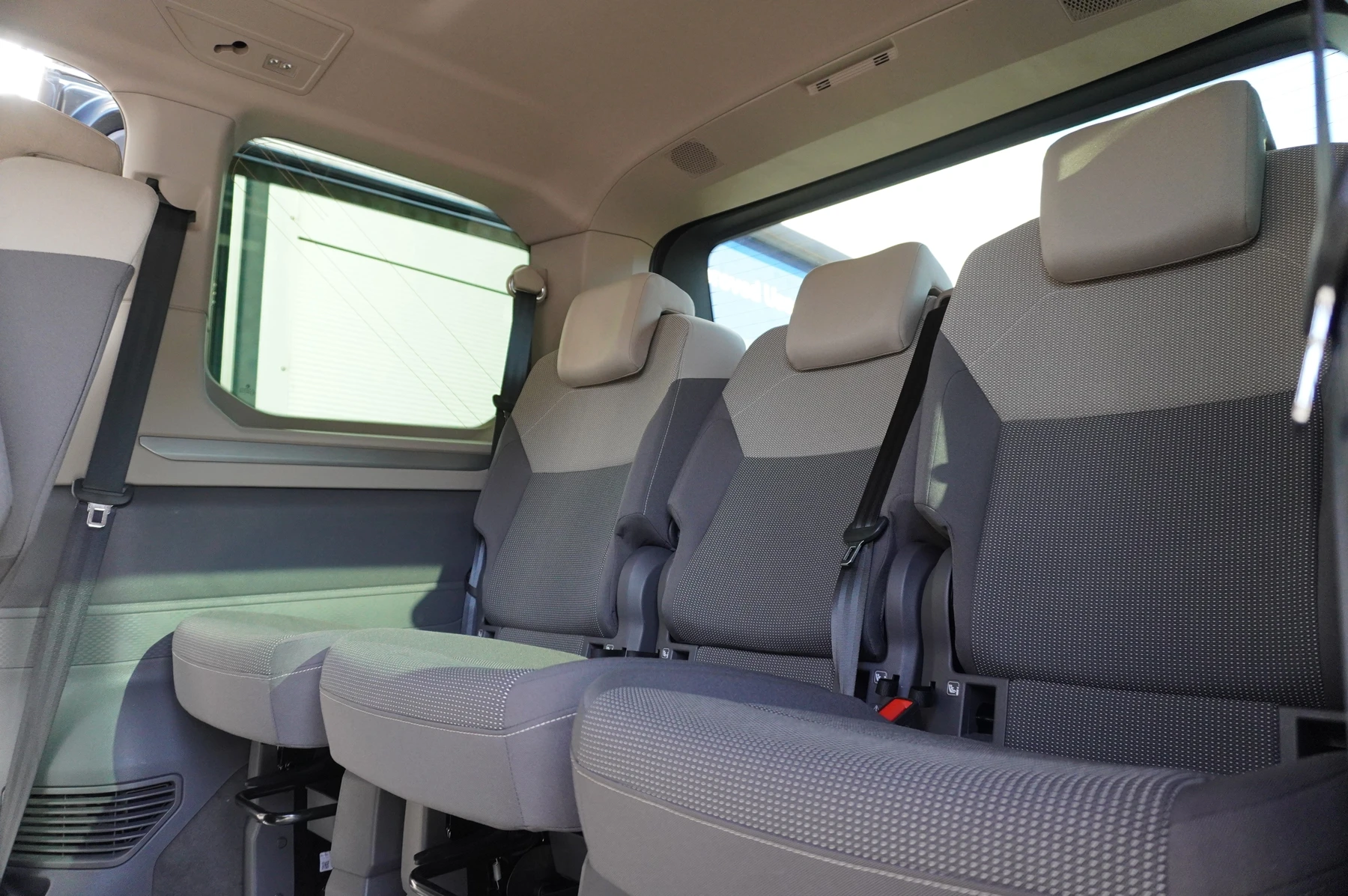 Volkswagen-Multivan-image-11