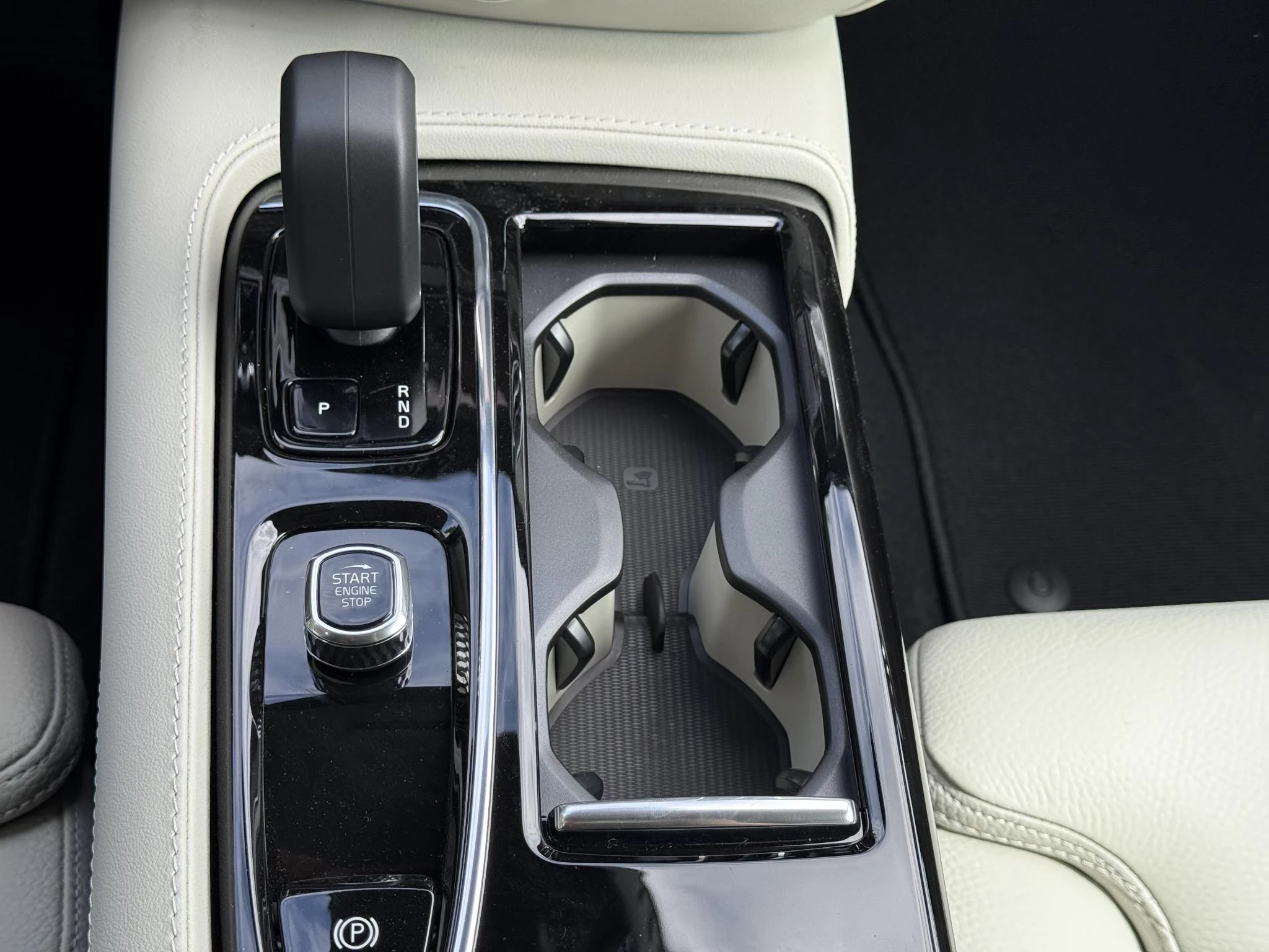 Volvo V60 T8 Plug-in hybrid AWD Plus Dark