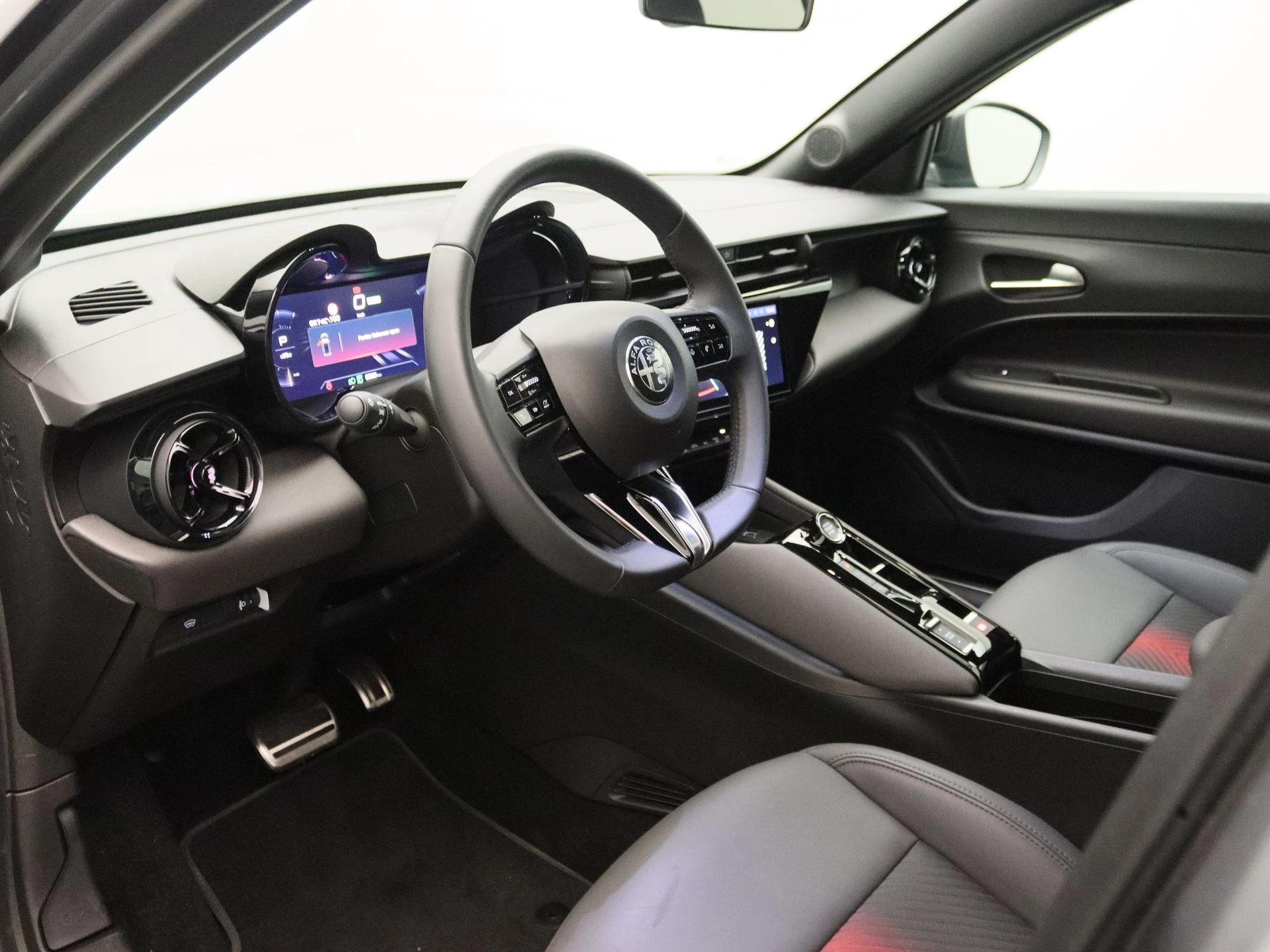 Alfa Romeo Junior Elettrica Speciale 54 kWh
