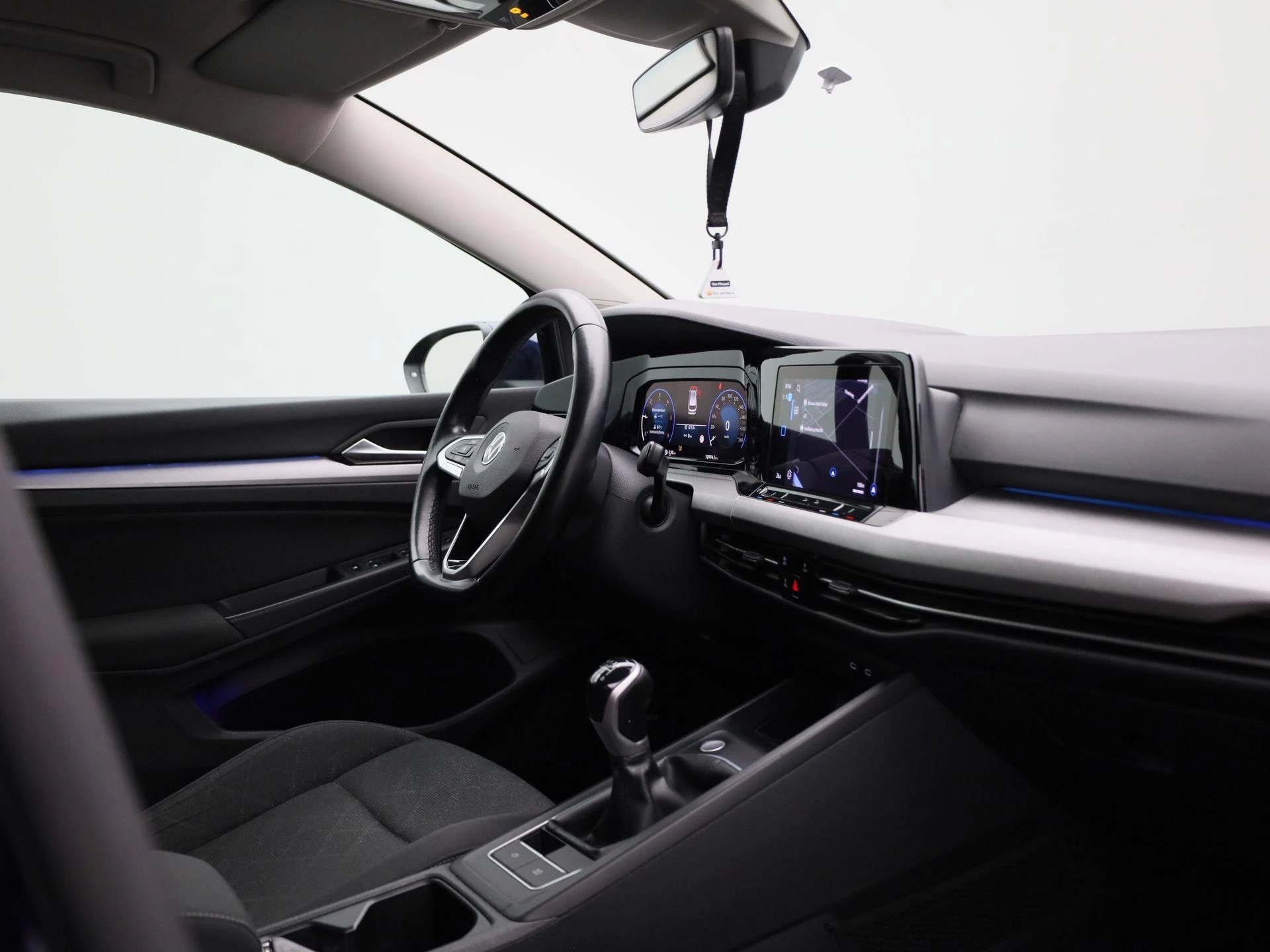Volkswagen-Golf-image-28