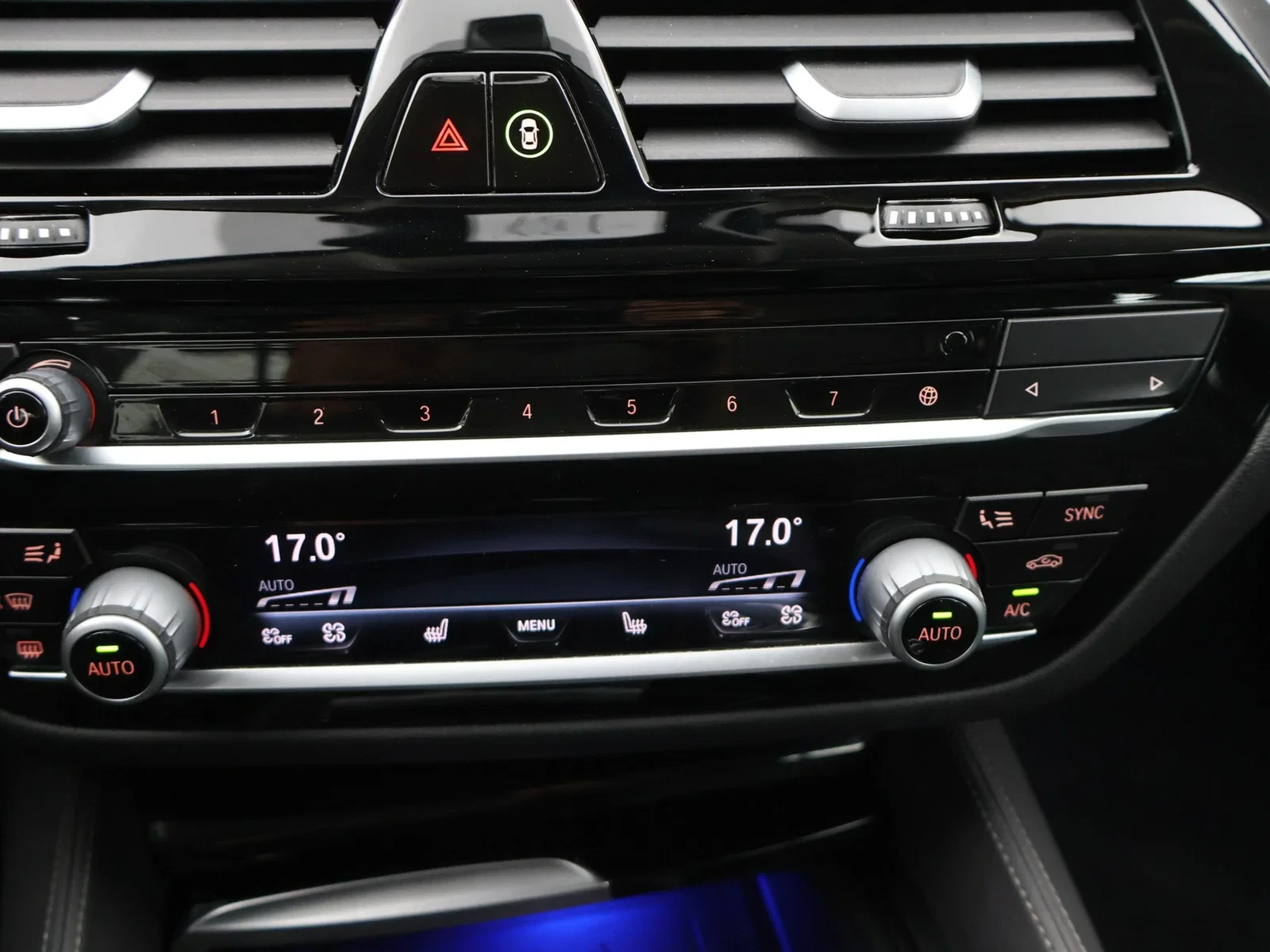BMW Série 5 SW (G31LCI) Touring 520iA 184PK *AUTOMAAT*PANO DAK*LEDER*SFEERVERLICHTING*NAVI*BLTH*CRUISE*APP CONNECT*FULL LED*...