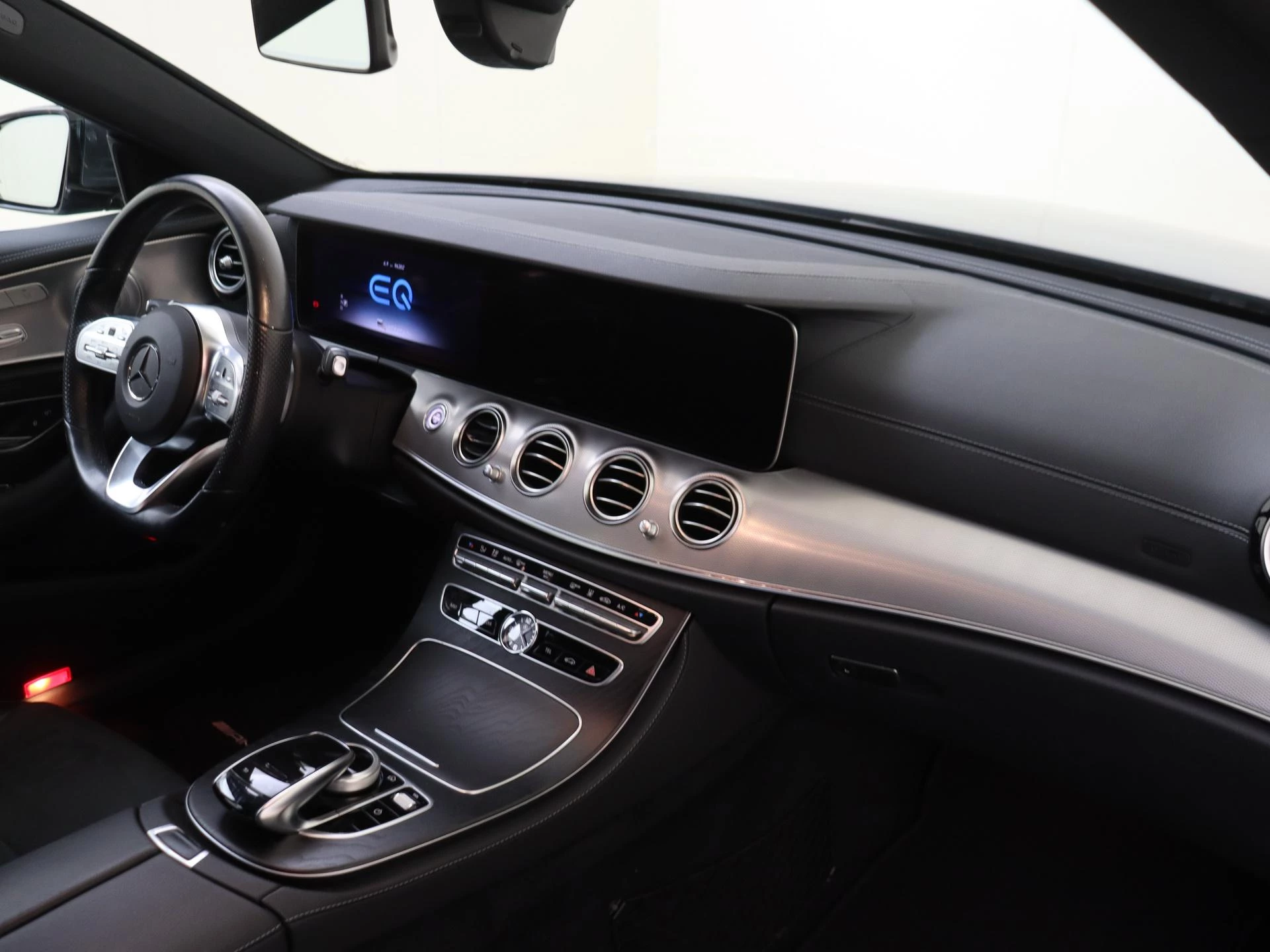 Mercedes-Benz-E-Klasse-image-4